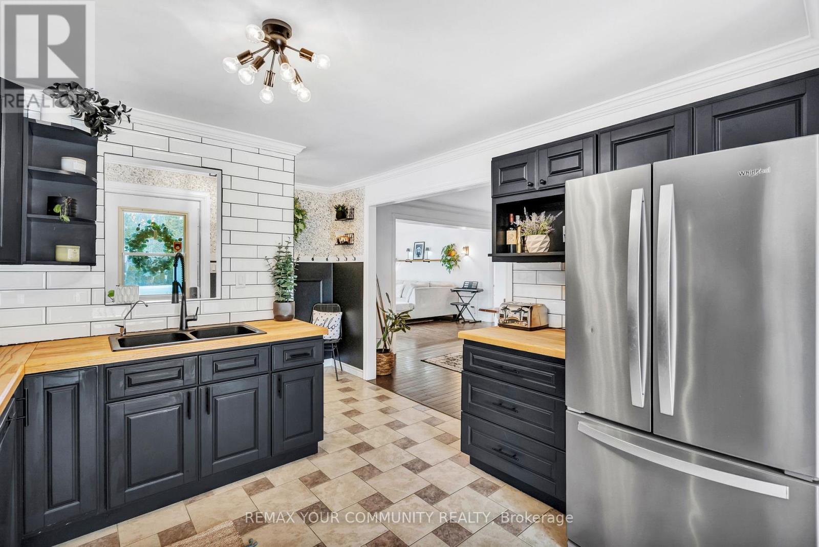 69 Sandra Drive, Georgina, Ontario  L0E 1R0 - Photo 10 - N12962920