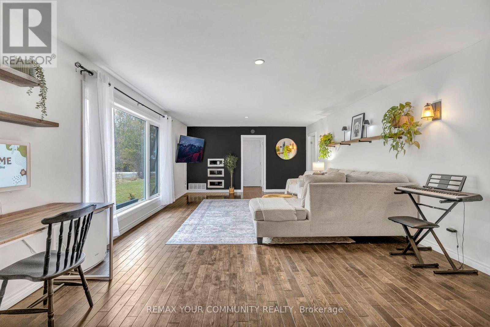 69 Sandra Drive, Georgina, Ontario  L0E 1R0 - Photo 15 - N12962920