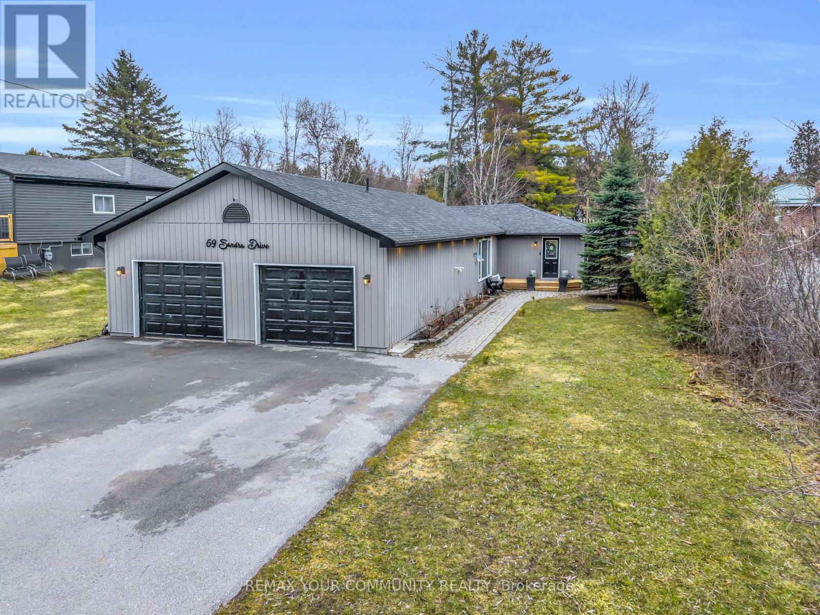 69 Sandra Drive, Georgina, Ontario  L0E 1R0 - Photo 2 - N12962920