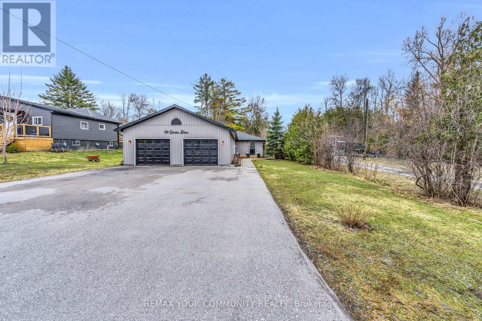 69 Sandra Drive, Georgina, Ontario  L0E 1R0 - Photo 3 - N12962920