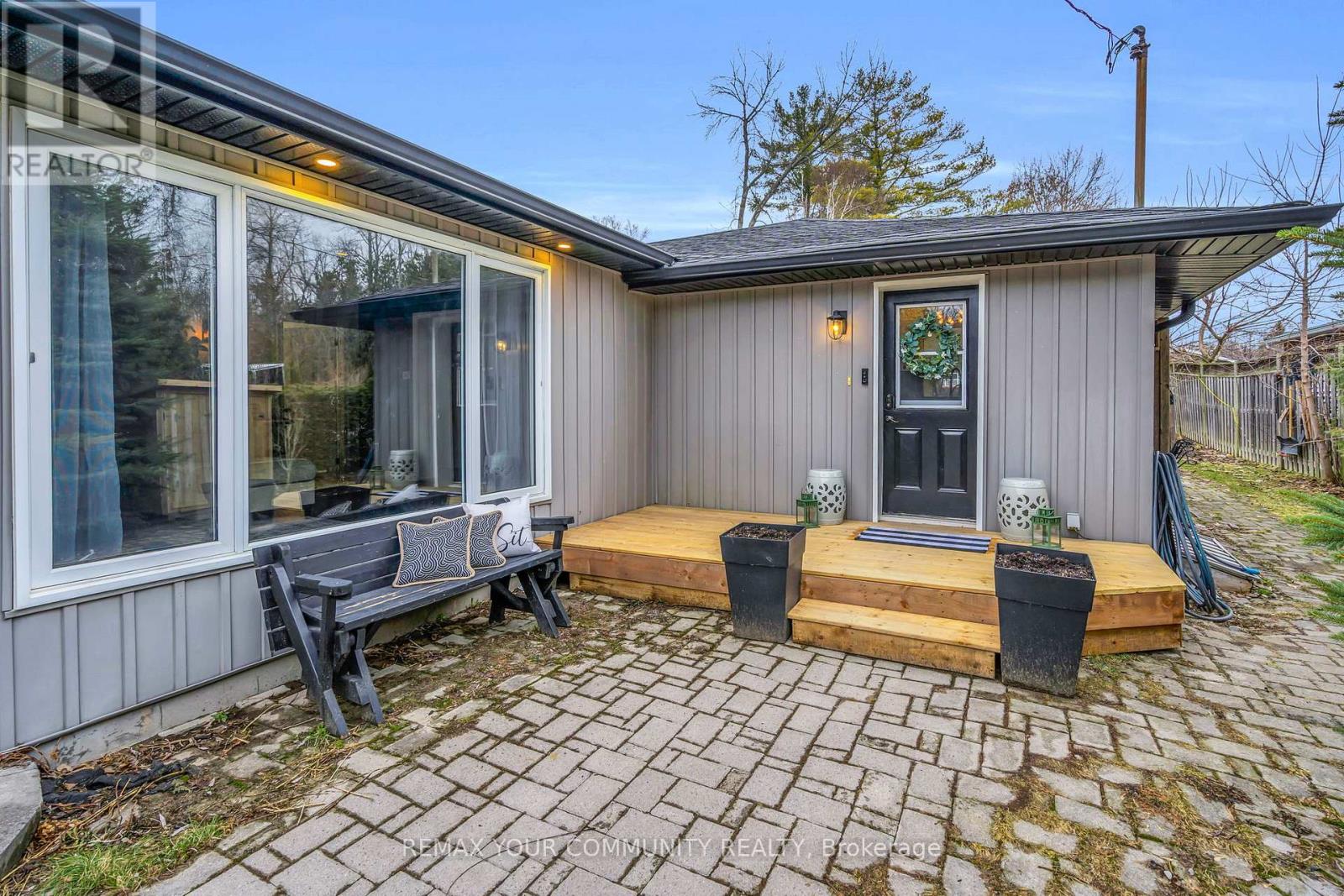 69 Sandra Drive, Georgina, Ontario  L0E 1R0 - Photo 4 - N12962920