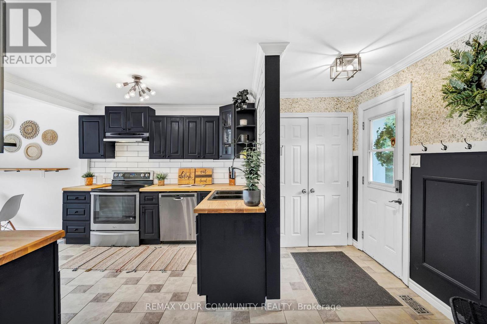 69 Sandra Drive, Georgina, Ontario  L0E 1R0 - Photo 6 - N12962920