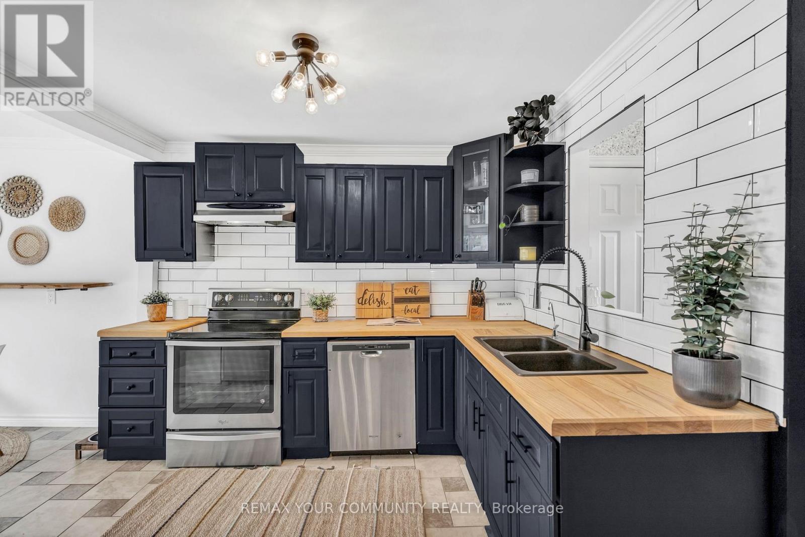 69 Sandra Drive, Georgina, Ontario  L0E 1R0 - Photo 7 - N12962920