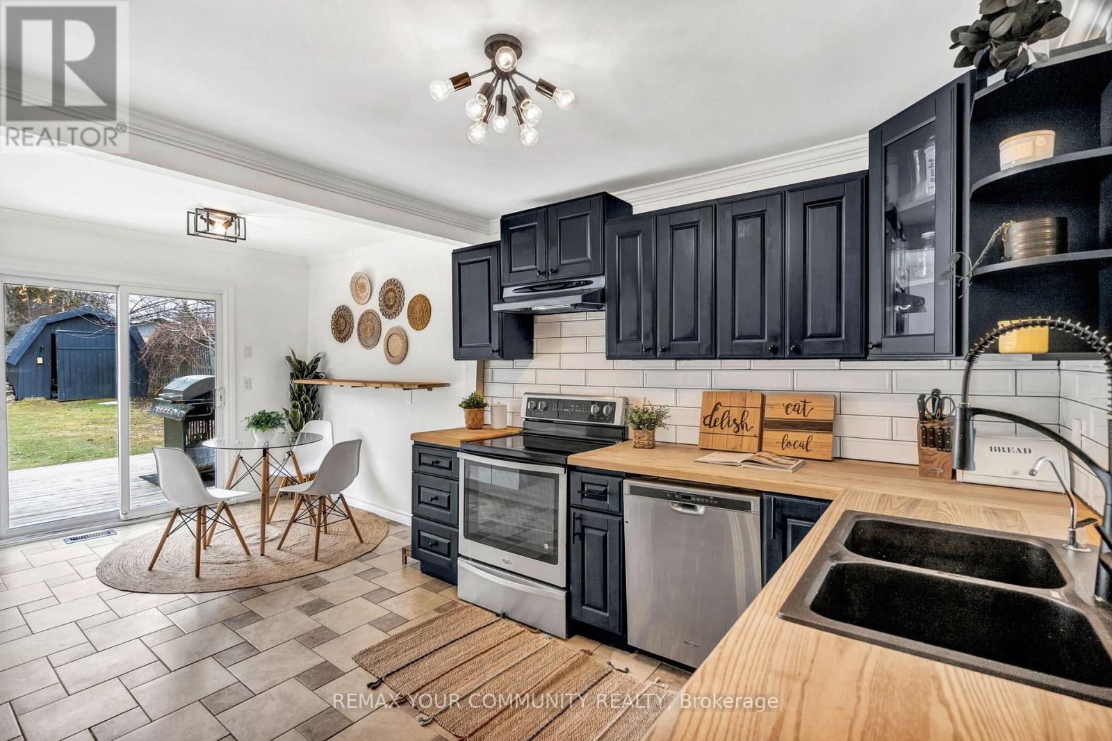 69 Sandra Drive, Georgina, Ontario  L0E 1R0 - Photo 8 - N12962920