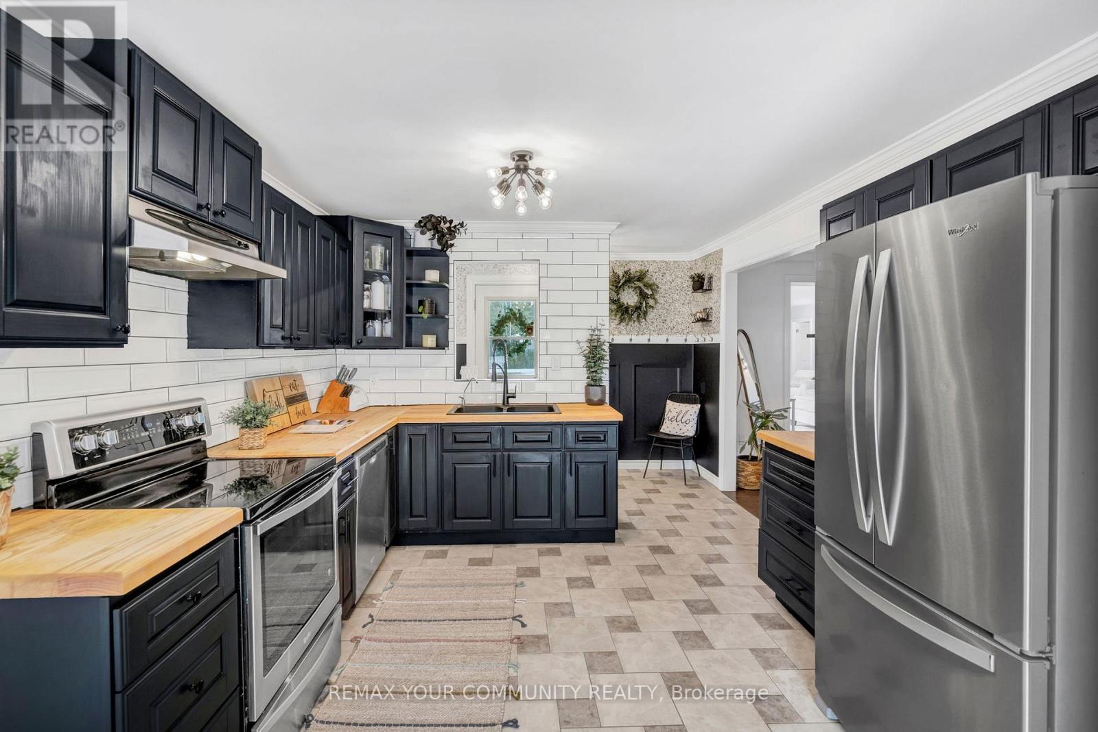 69 Sandra Drive, Georgina, Ontario  L0E 1R0 - Photo 9 - N12962920