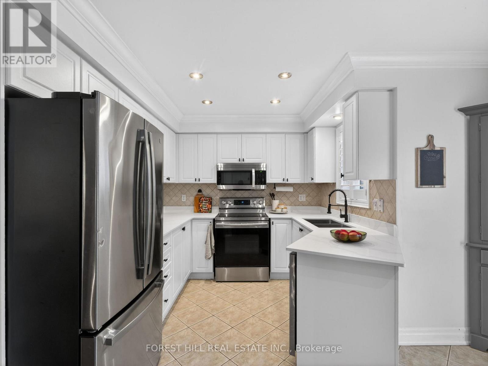 11 Bestview Crescent, Vaughan, Ontario  L6A 3S8 - Photo 14 - N12962928