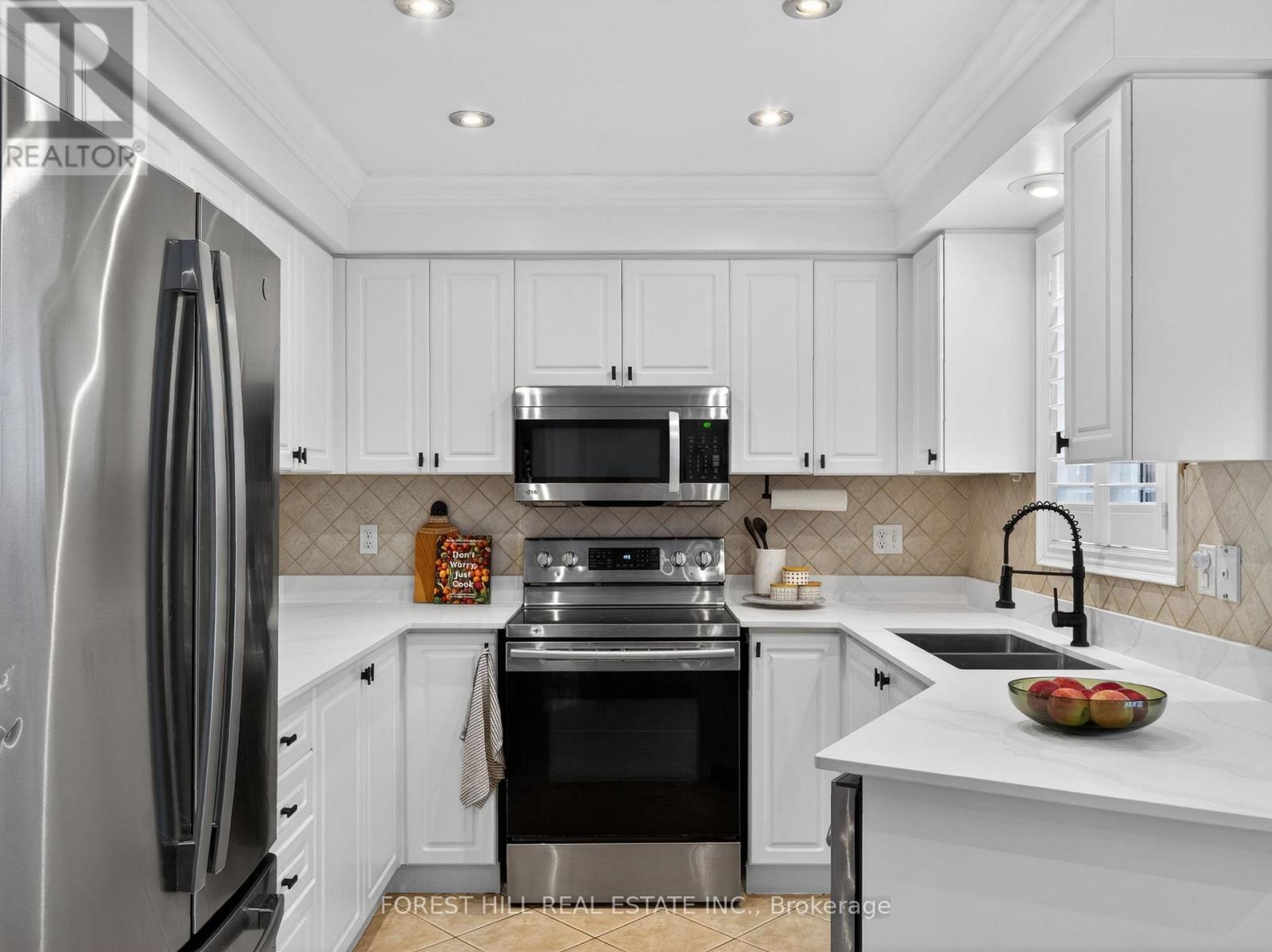 11 Bestview Crescent, Vaughan, Ontario  L6A 3S8 - Photo 15 - N12962928