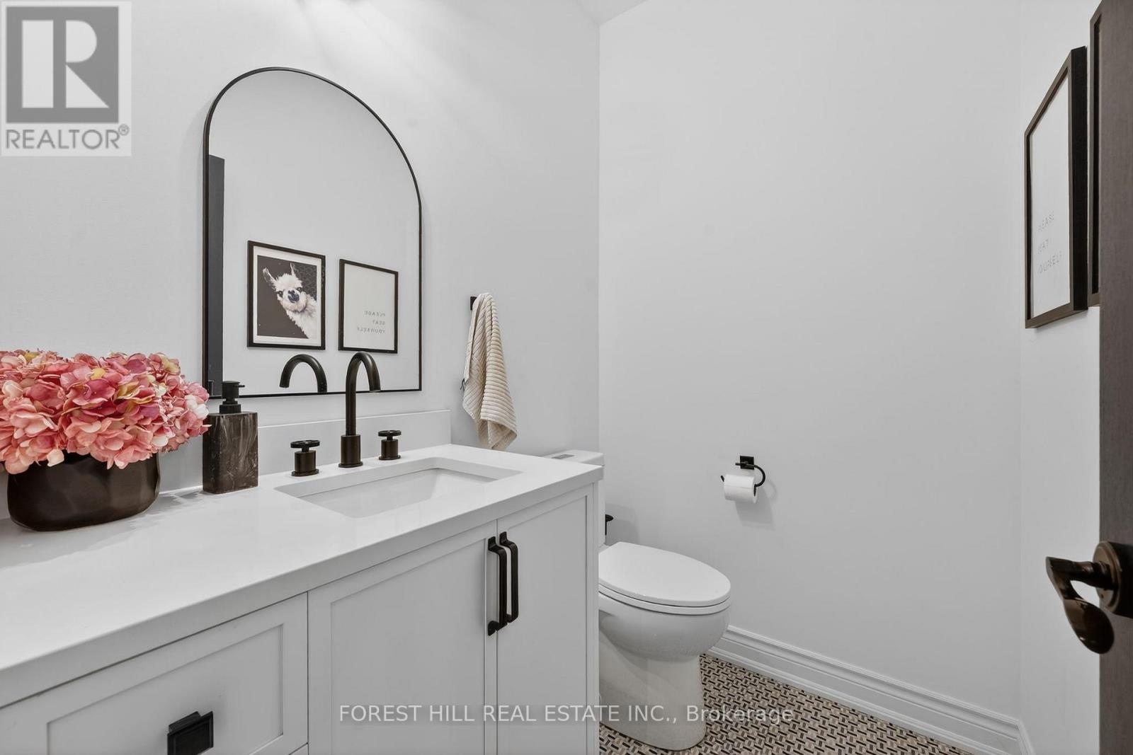 1 Heritage Estates Road, Vaughan, Ontario  L6A 4J7 - Photo 5 - N12962942