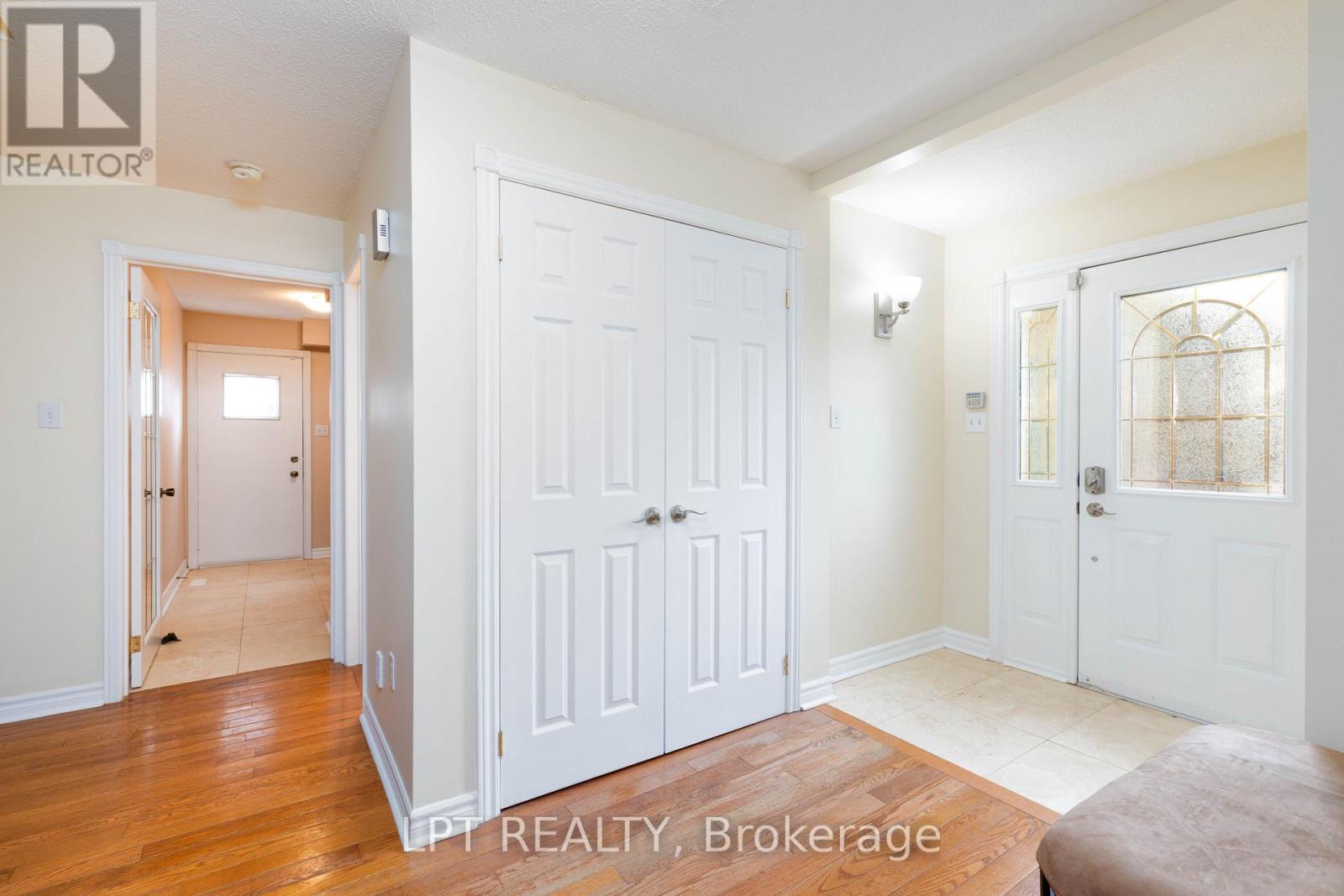 54 Meyer Circle, Markham, Ontario  L3P 4C4 - Photo 3 - N12963014