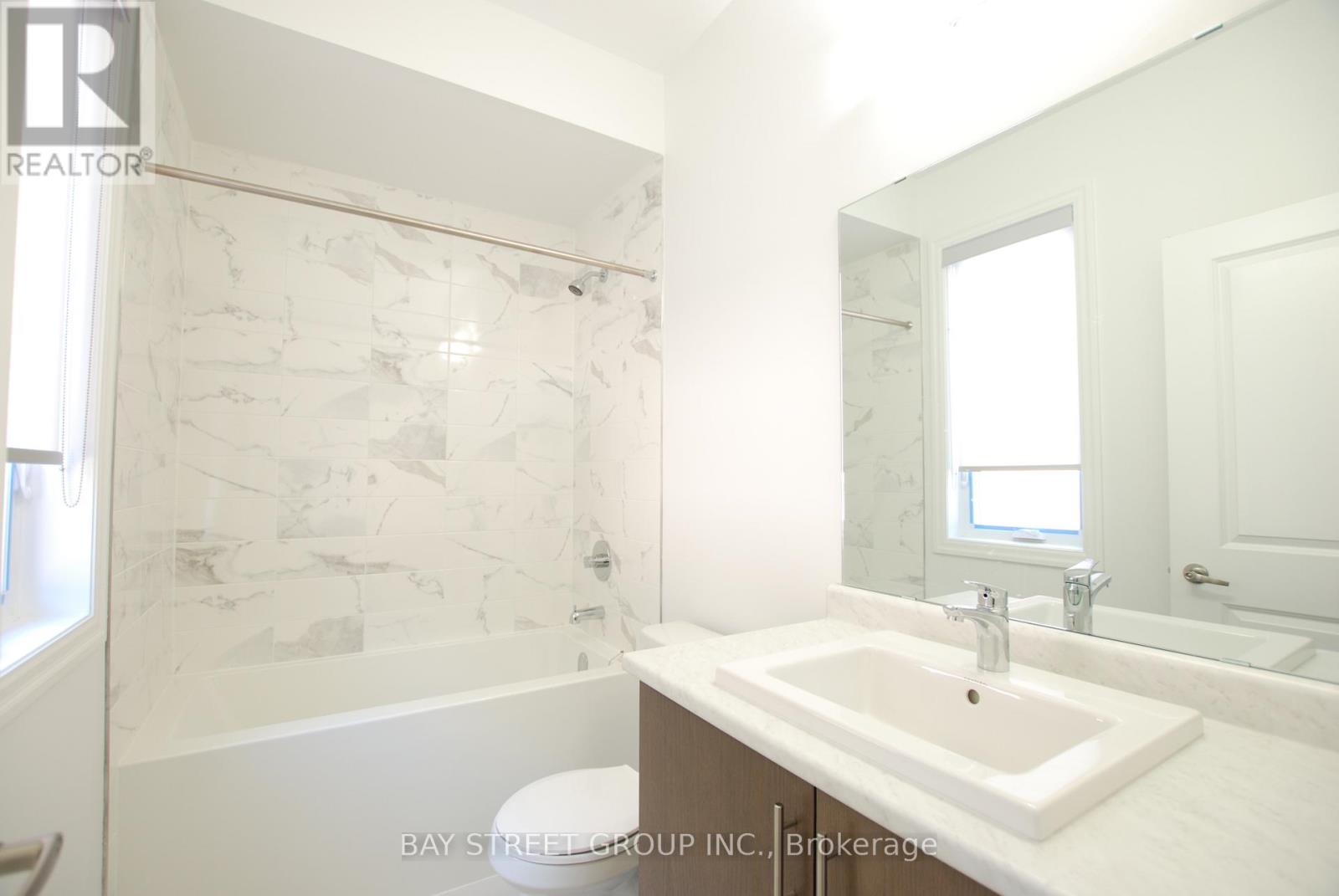 45 Frank Kelly Drive, East Gwillimbury (Holland Landing), Ontario  L9N 0V2 - Photo 16 - N12963066