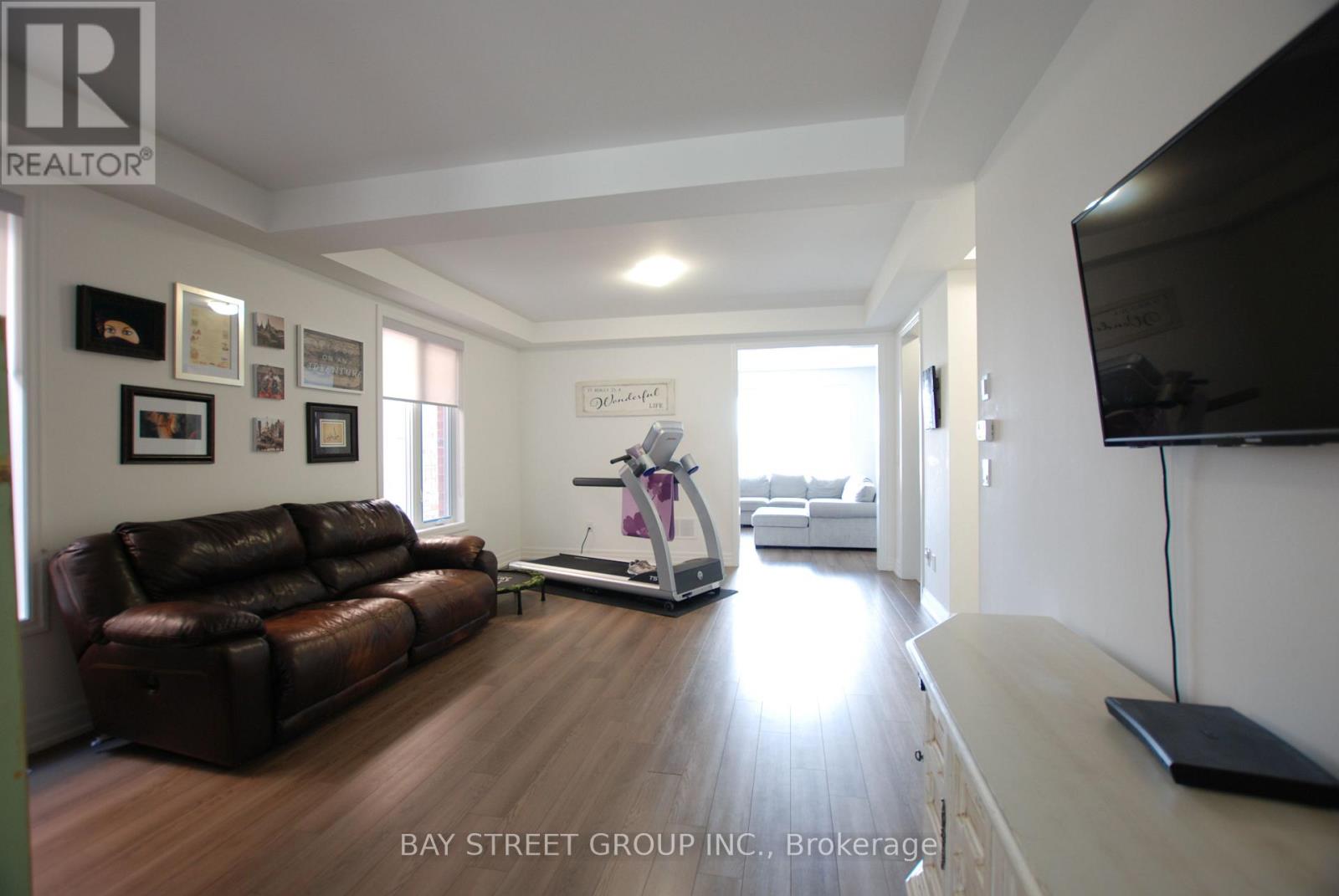 45 Frank Kelly Drive, East Gwillimbury (Holland Landing), Ontario  L9N 0V2 - Photo 5 - N12963066