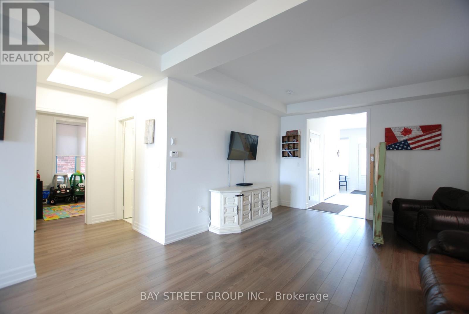 45 Frank Kelly Drive, East Gwillimbury (Holland Landing), Ontario  L9N 0V2 - Photo 7 - N12963066