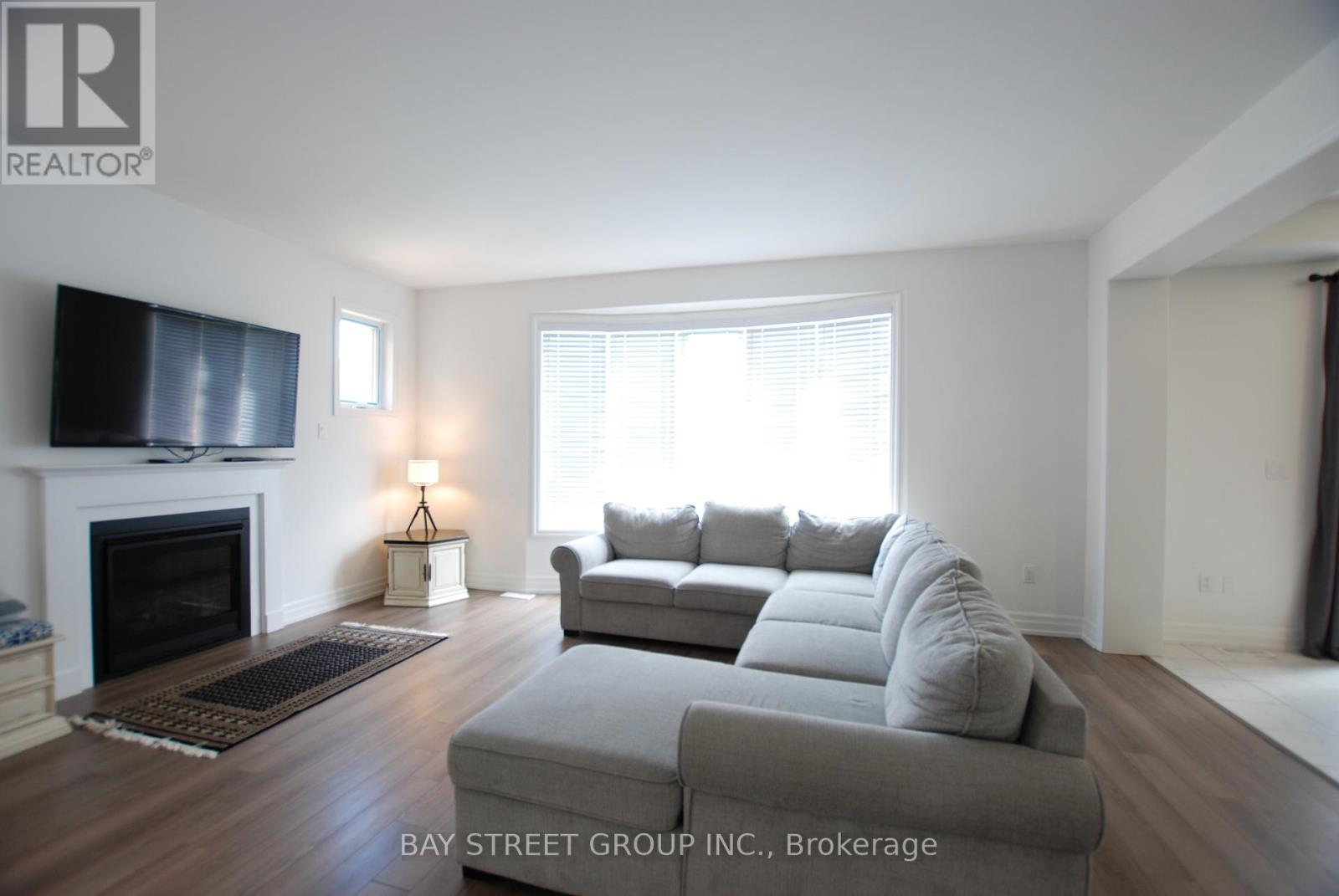 45 Frank Kelly Drive, East Gwillimbury (Holland Landing), Ontario  L9N 0V2 - Photo 8 - N12963066