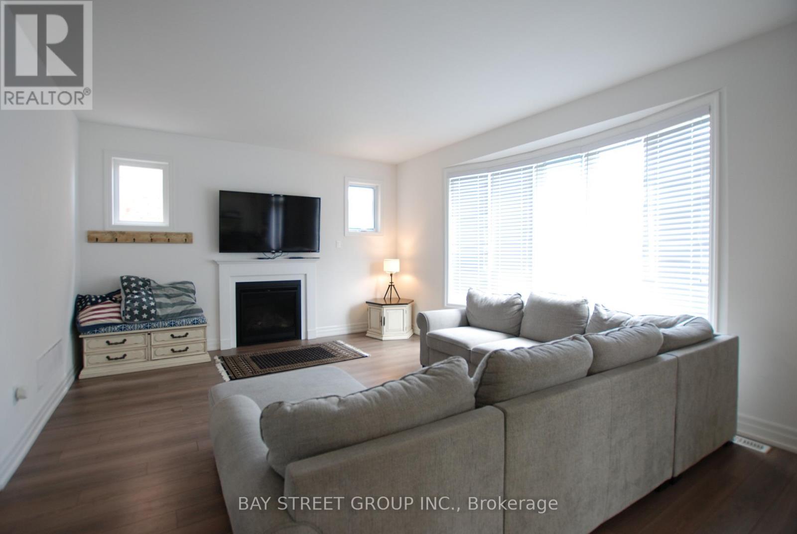 45 Frank Kelly Drive, East Gwillimbury (Holland Landing), Ontario  L9N 0V2 - Photo 9 - N12963066