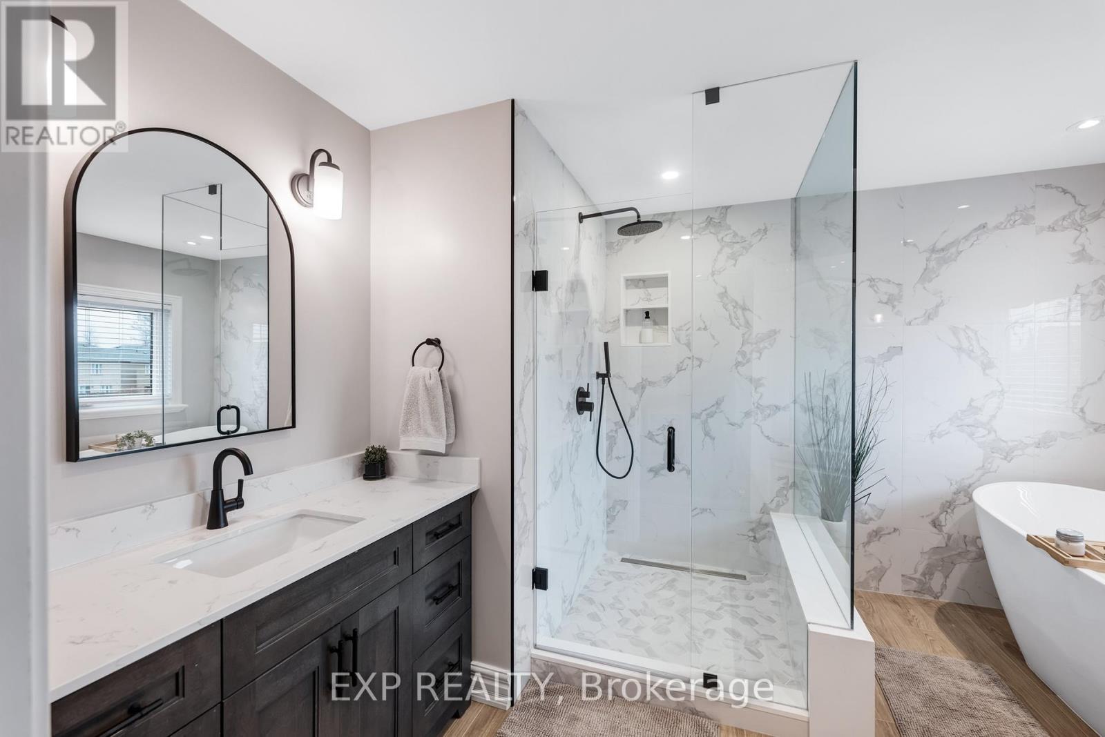 138 Princeton Gate, Vaughan, Ontario  L6A 2S7 - Photo 22 - N12963126