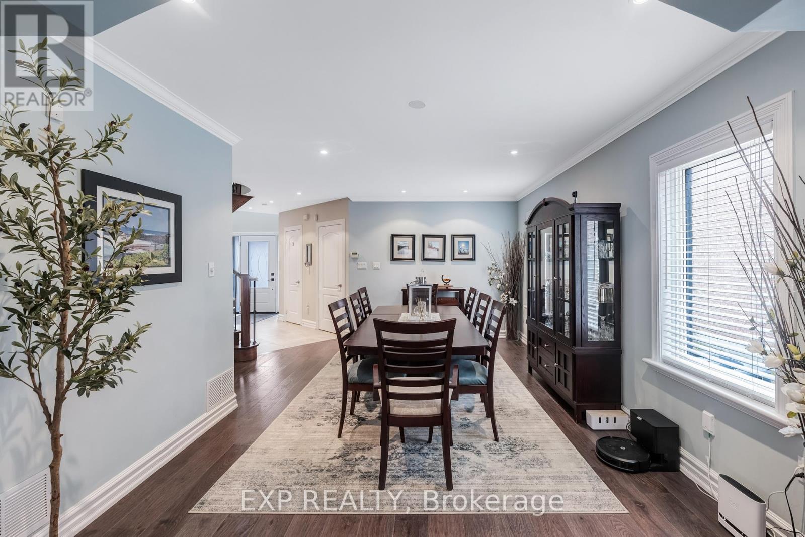 138 Princeton Gate, Vaughan, Ontario  L6A 2S7 - Photo 5 - N12963126