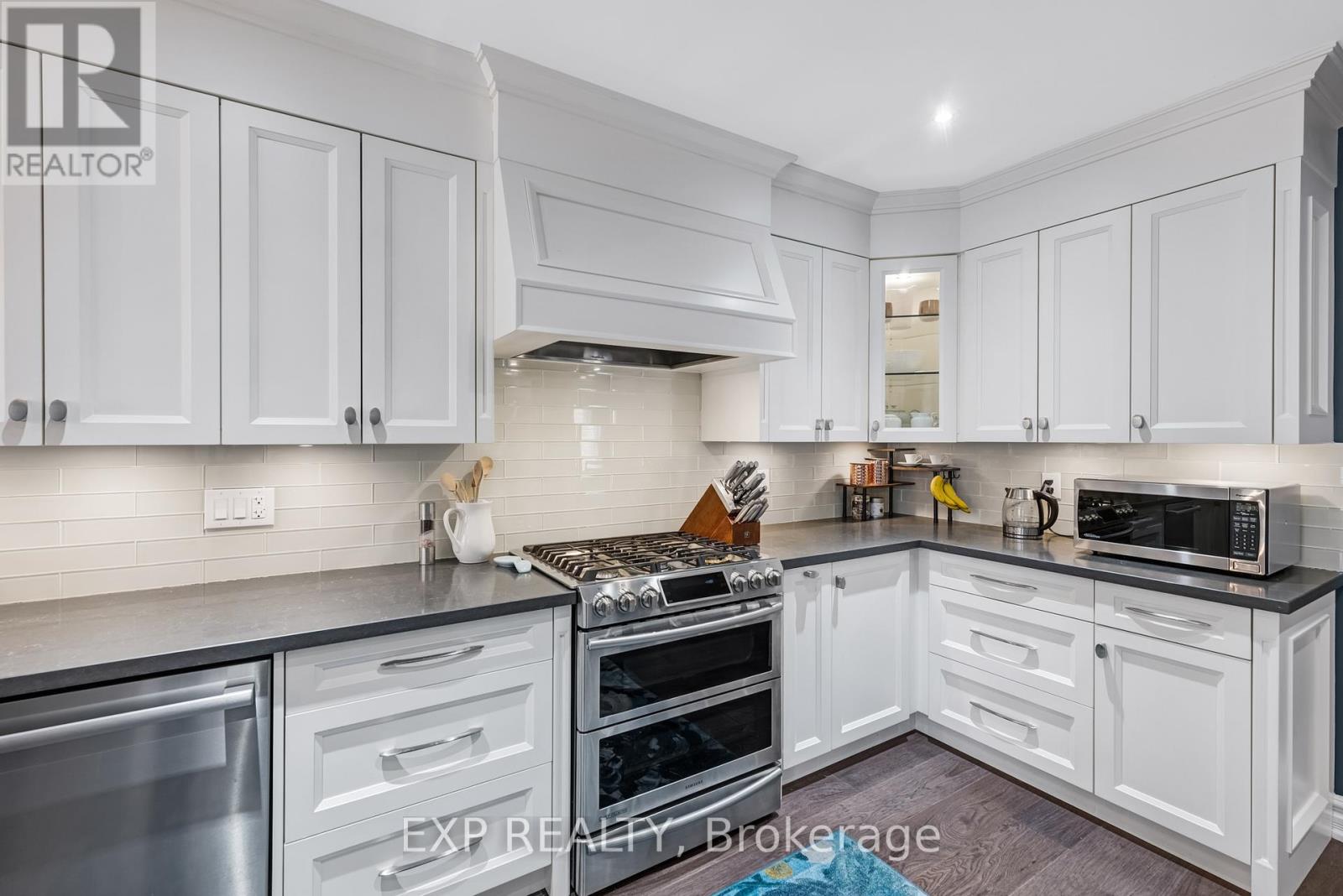 138 Princeton Gate, Vaughan, Ontario  L6A 2S7 - Photo 9 - N12963126