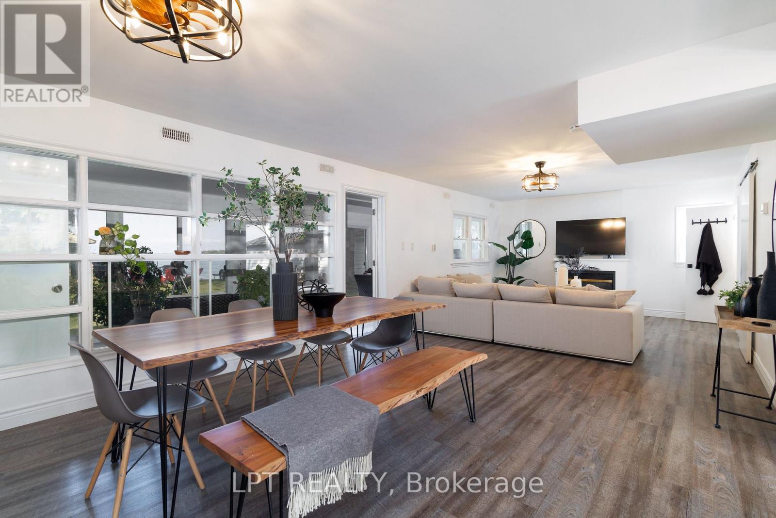 24 Lakeshore Road, Georgina (Virginia), Ontario  L0E 1N0 - Photo 14 - N12963136