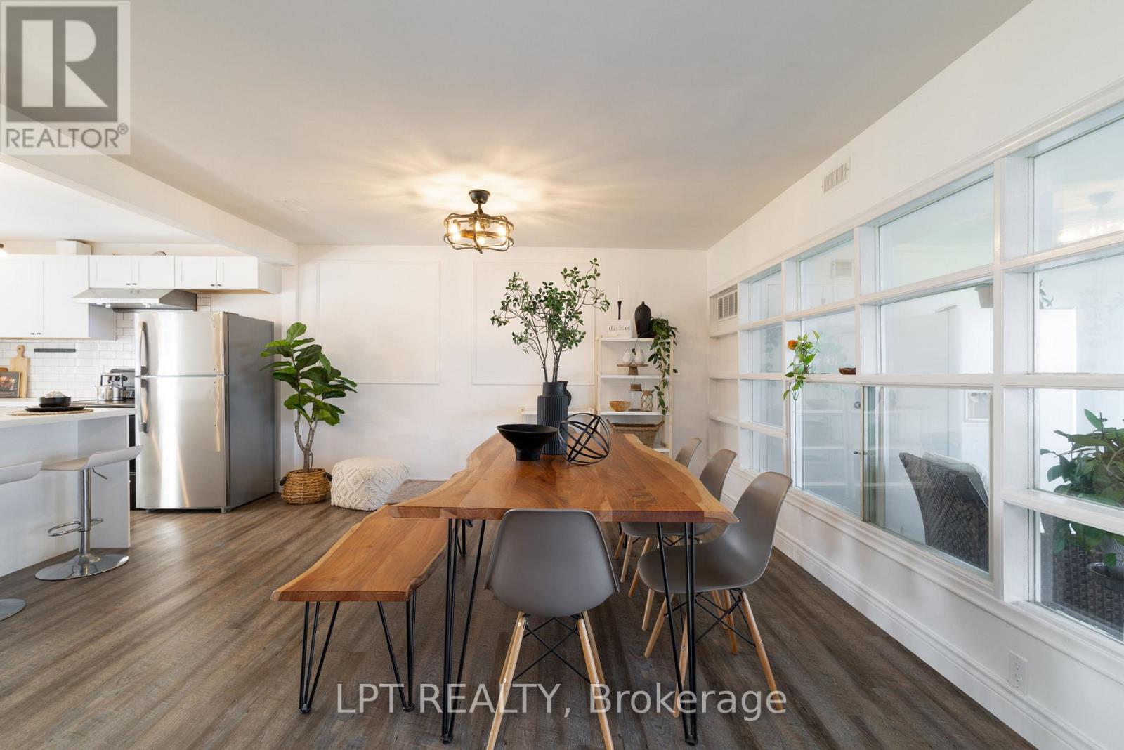 24 Lakeshore Road, Georgina (Virginia), Ontario  L0E 1N0 - Photo 15 - N12963136