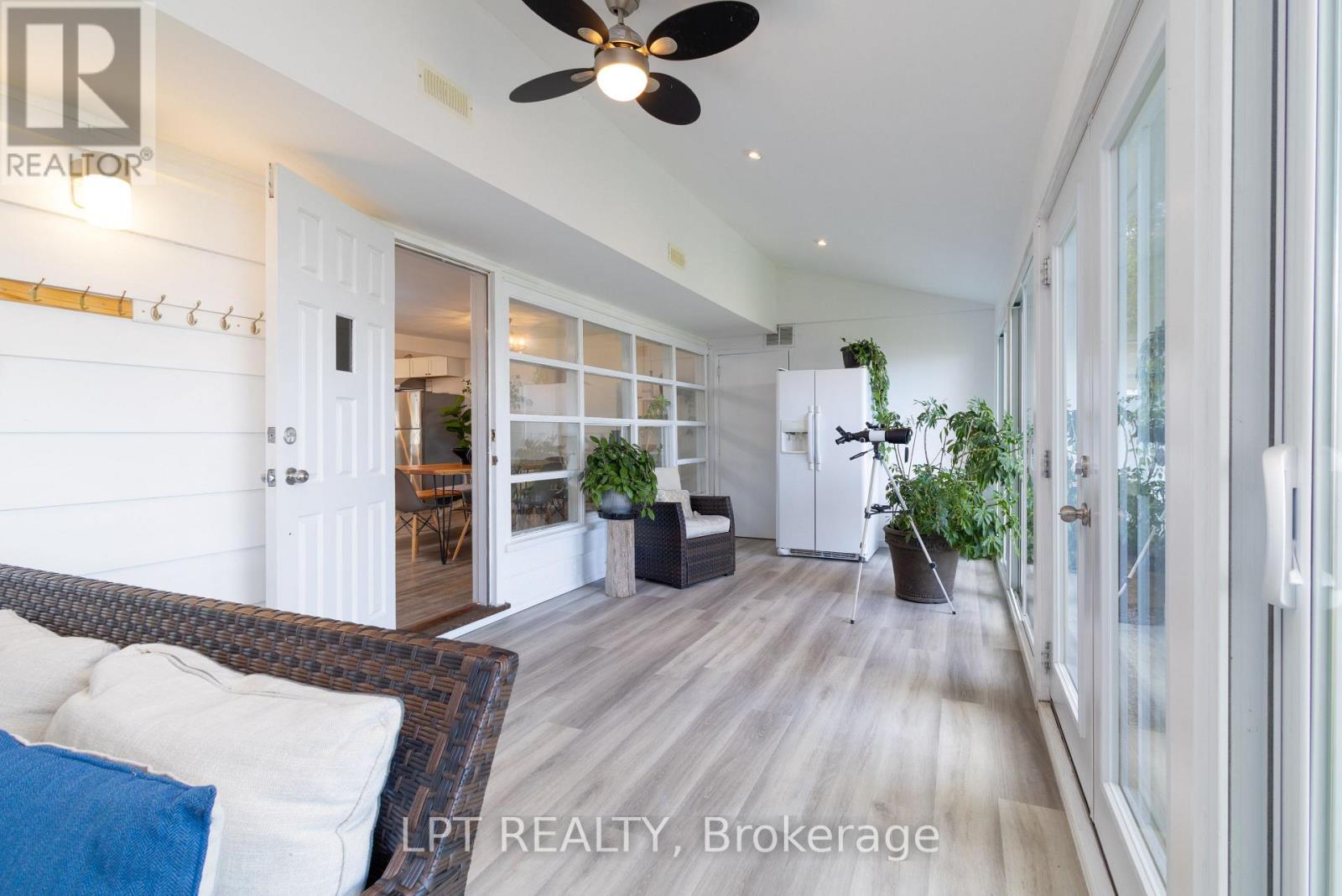 24 Lakeshore Road, Georgina (Virginia), Ontario  L0E 1N0 - Photo 20 - N12963136