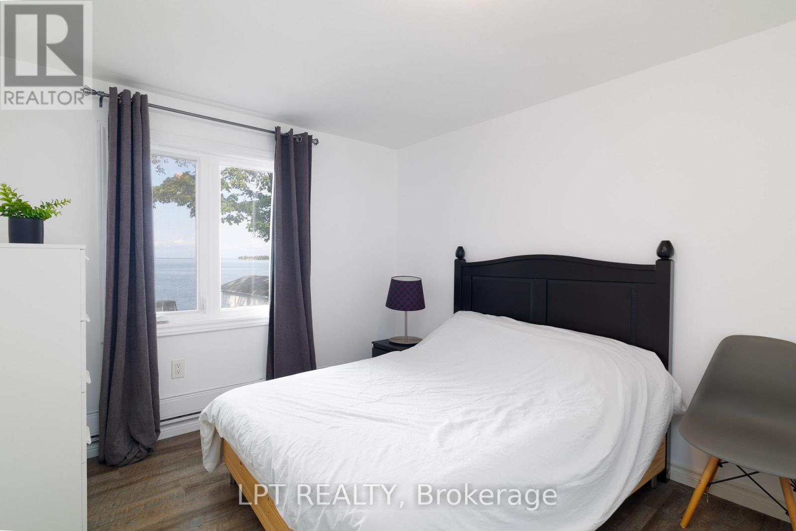 24 Lakeshore Road, Georgina (Virginia), Ontario  L0E 1N0 - Photo 24 - N12963136