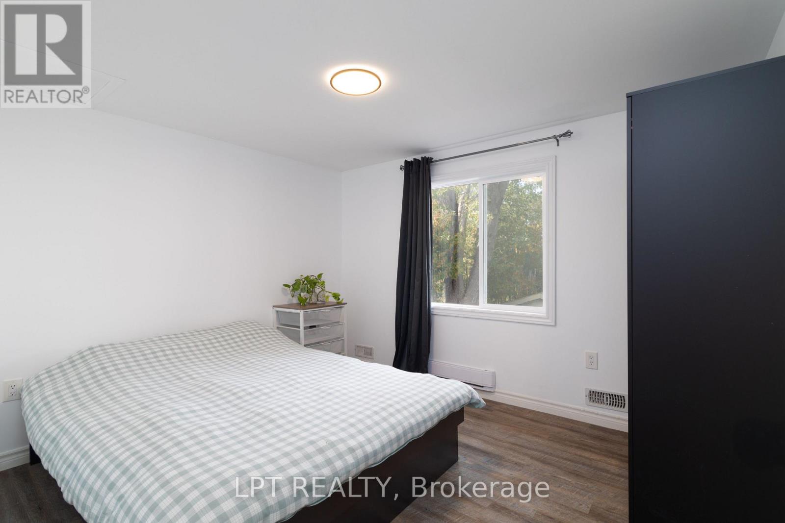 24 Lakeshore Road, Georgina (Virginia), Ontario  L0E 1N0 - Photo 25 - N12963136