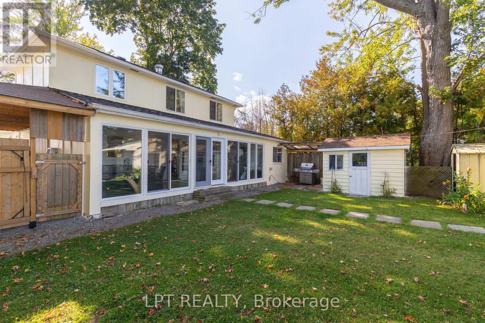 24 Lakeshore Road, Georgina (Virginia), Ontario  L0E 1N0 - Photo 27 - N12963136