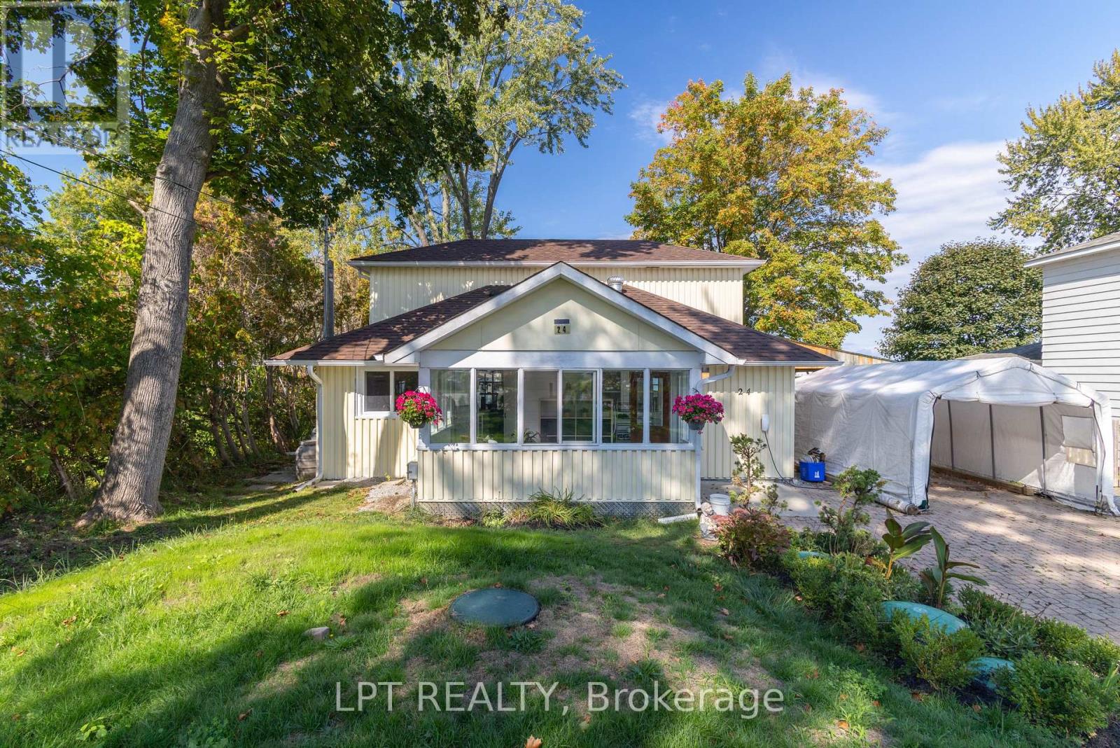 24 Lakeshore Road, Georgina (Virginia), Ontario  L0E 1N0 - Photo 7 - N12963136