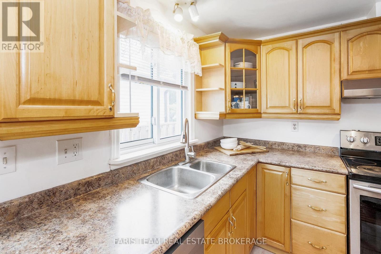 24 Laurie Crescent, Barrie (Wellington), Ontario  L4M 6C7 - Photo 6 - S12962994