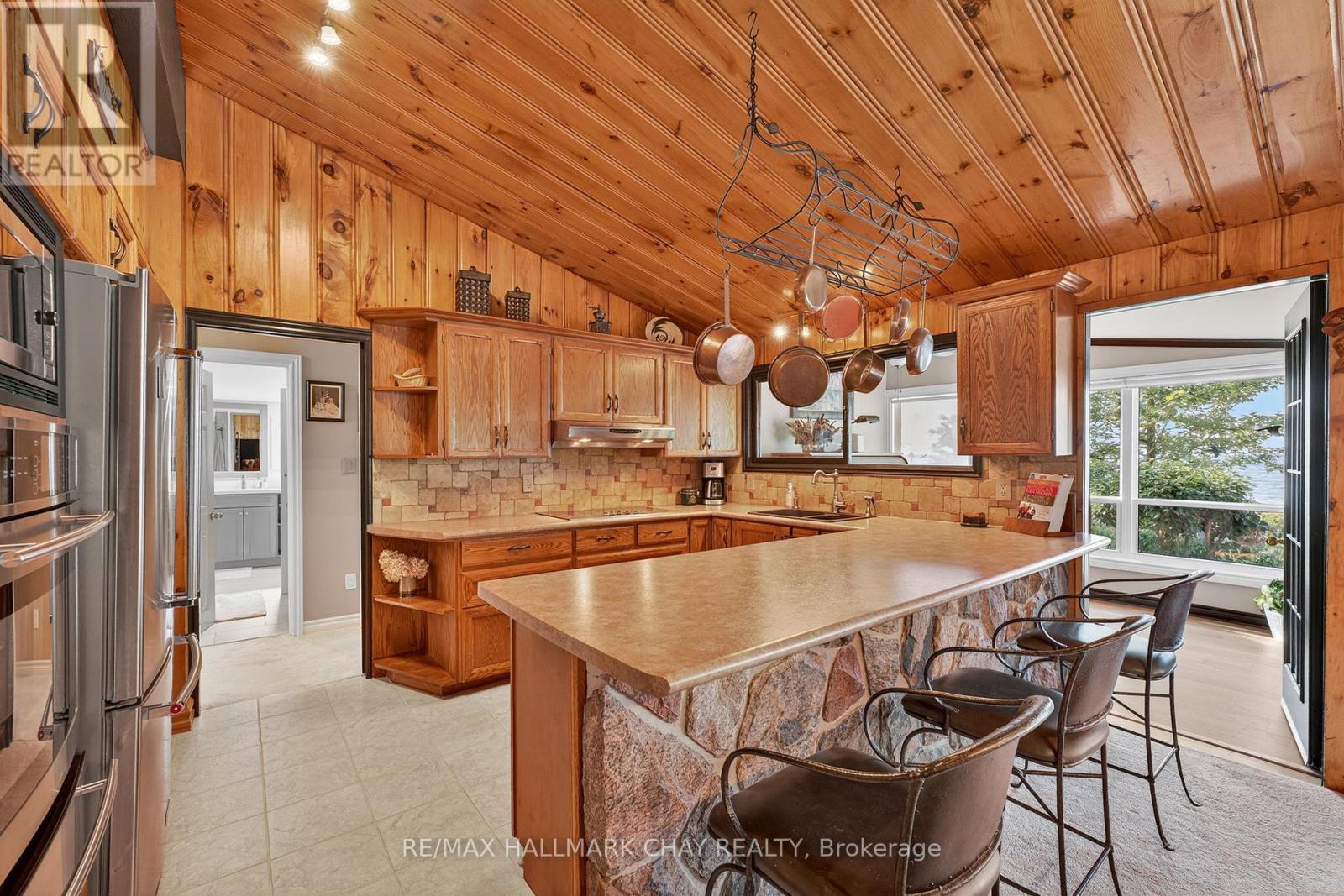 7 Lakeshore Road E, Oro-Medonte, Ontario  L0L 2E0 - Photo 21 - S12963020