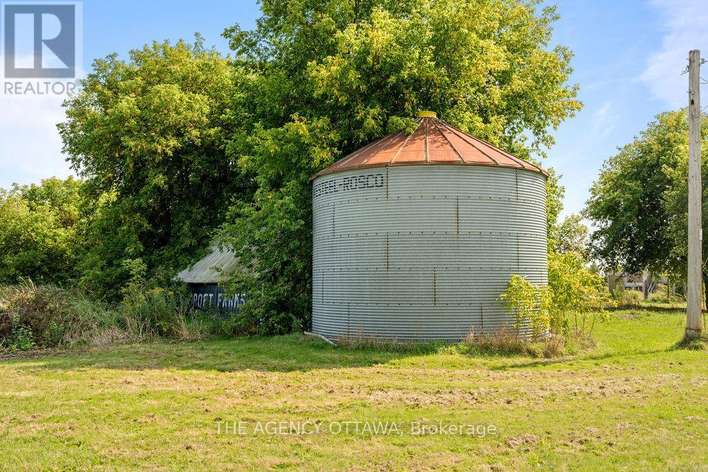 9420 Parkway Road, Ottawa, Ontario  K0A 1V0 - Photo 12 - X12927110