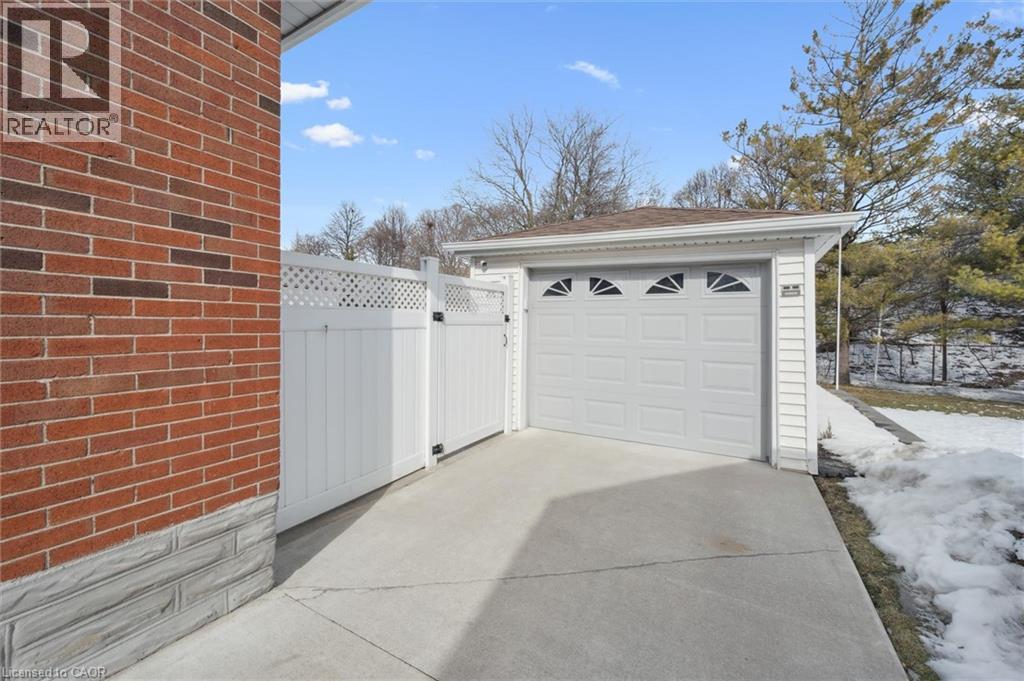 390 Dumfries Avenue, Kitchener, Ontario  N2H 2G1 - Photo 28 - 40818027