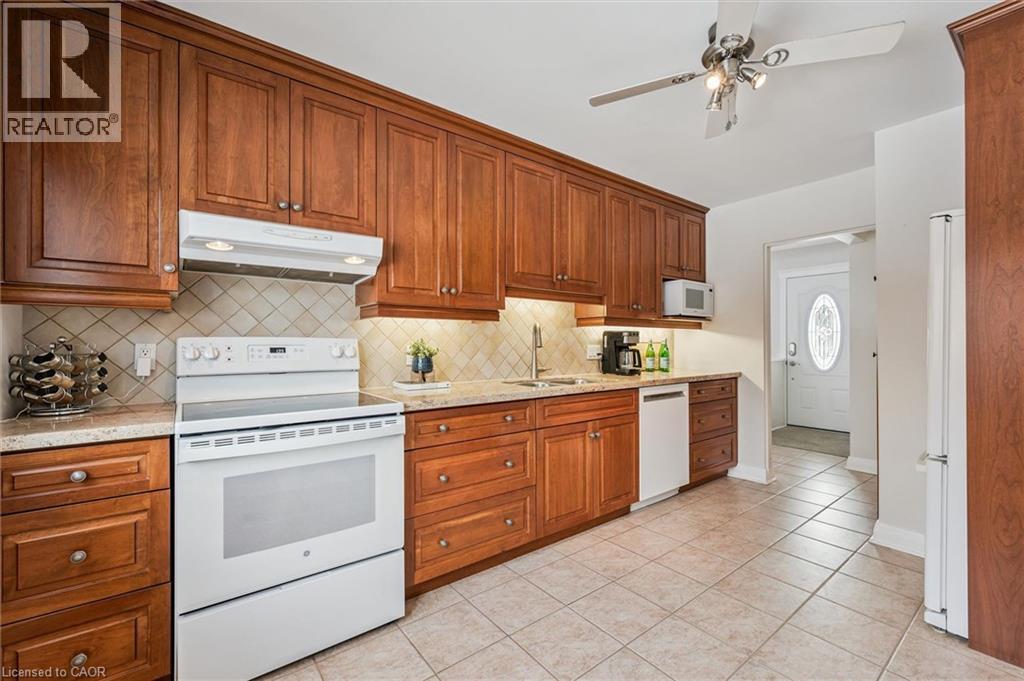 390 Dumfries Avenue, Kitchener, Ontario  N2H 2G1 - Photo 8 - 40818027