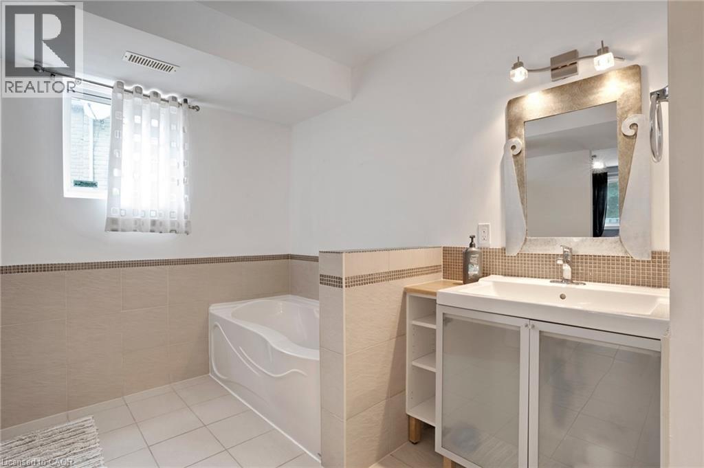 158 Mcmeeken Drive, Cambridge, Ontario  N3C 4C6 - Photo 33 - 40813530