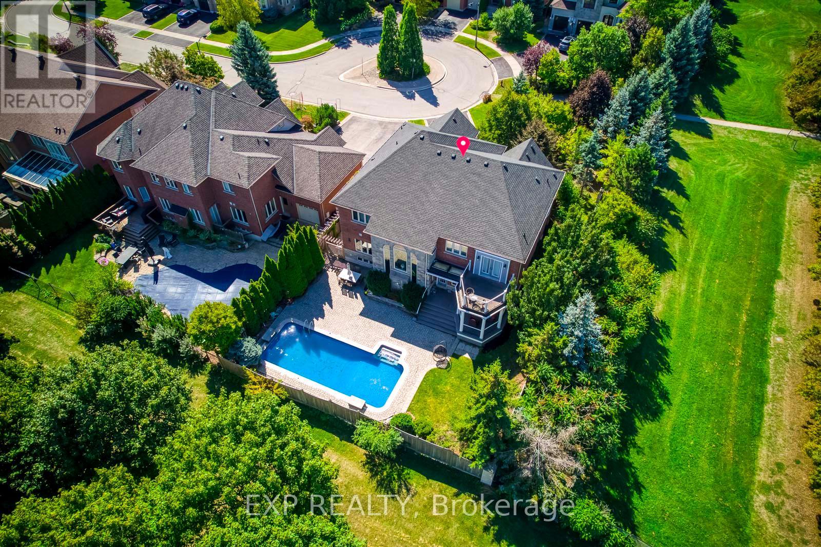 530 Golfview Court, Oakville, Ontario  L6M 4W6 - Photo 2 - W12962922