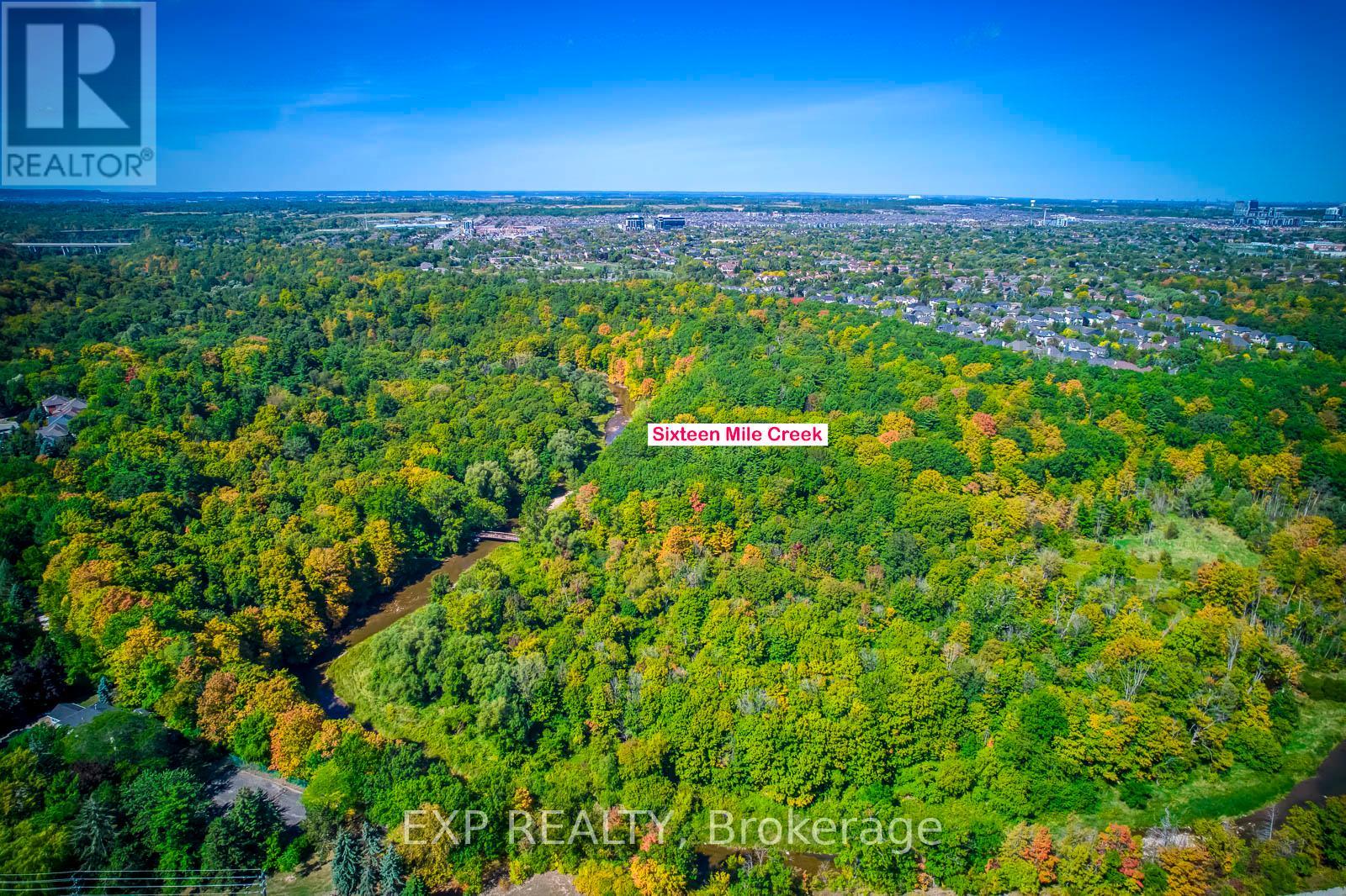 530 Golfview Court, Oakville, Ontario  L6M 4W6 - Photo 5 - W12962922