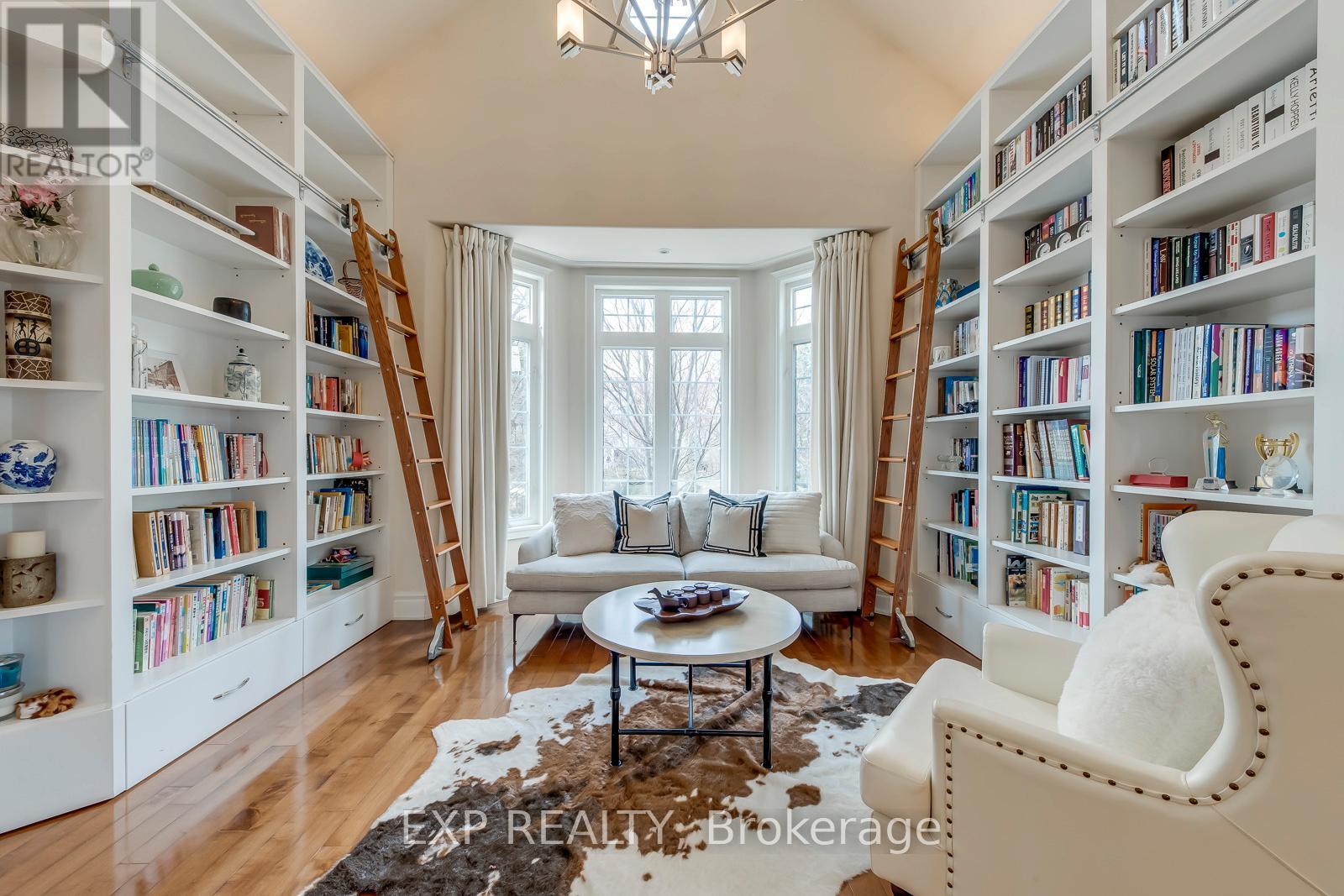 530 Golfview Court, Oakville, Ontario  L6M 4W6 - Photo 9 - W12962922