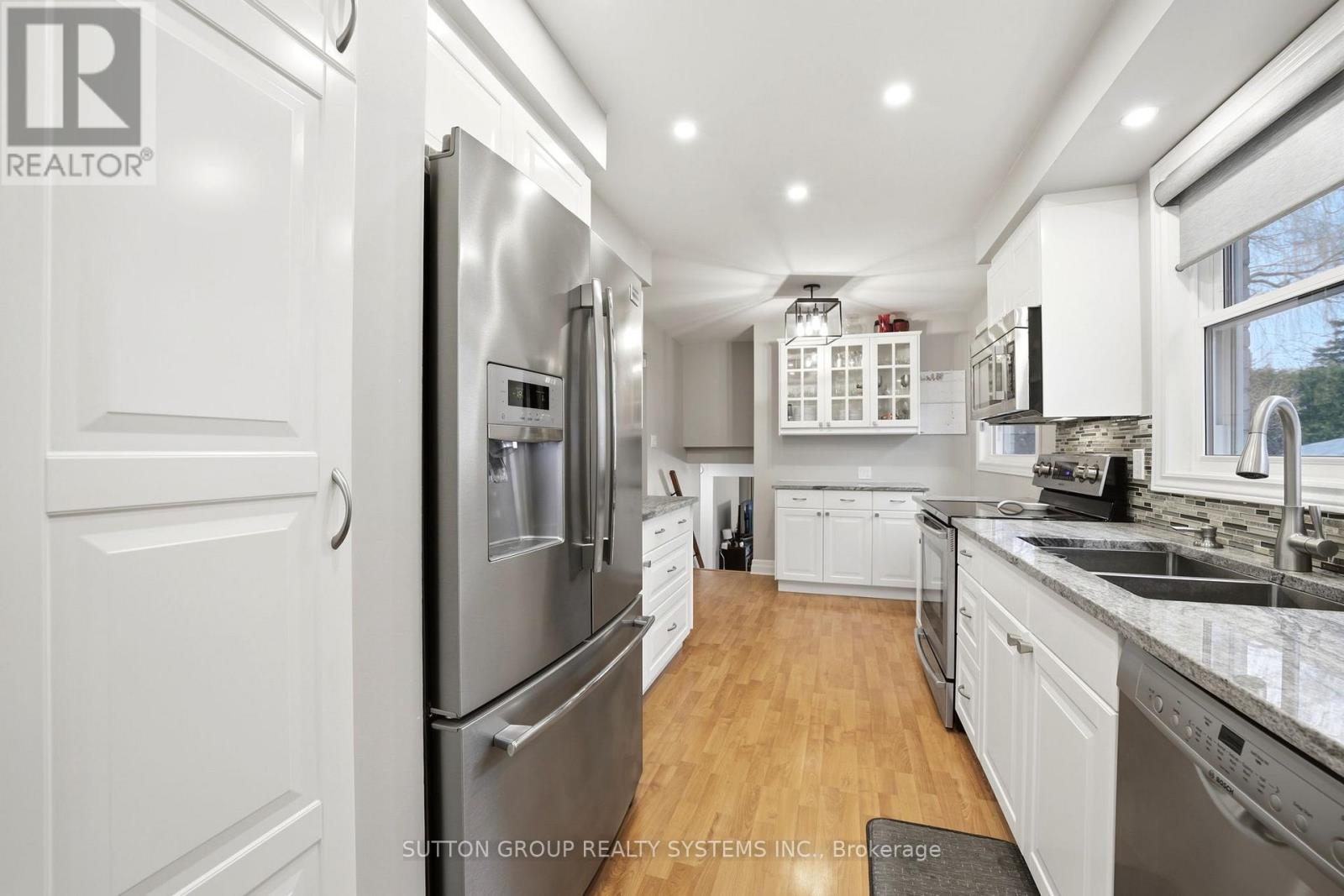 1535 Thetford Court, Mississauga, Ontario  L5J 3N2 - Photo 10 - W12962966