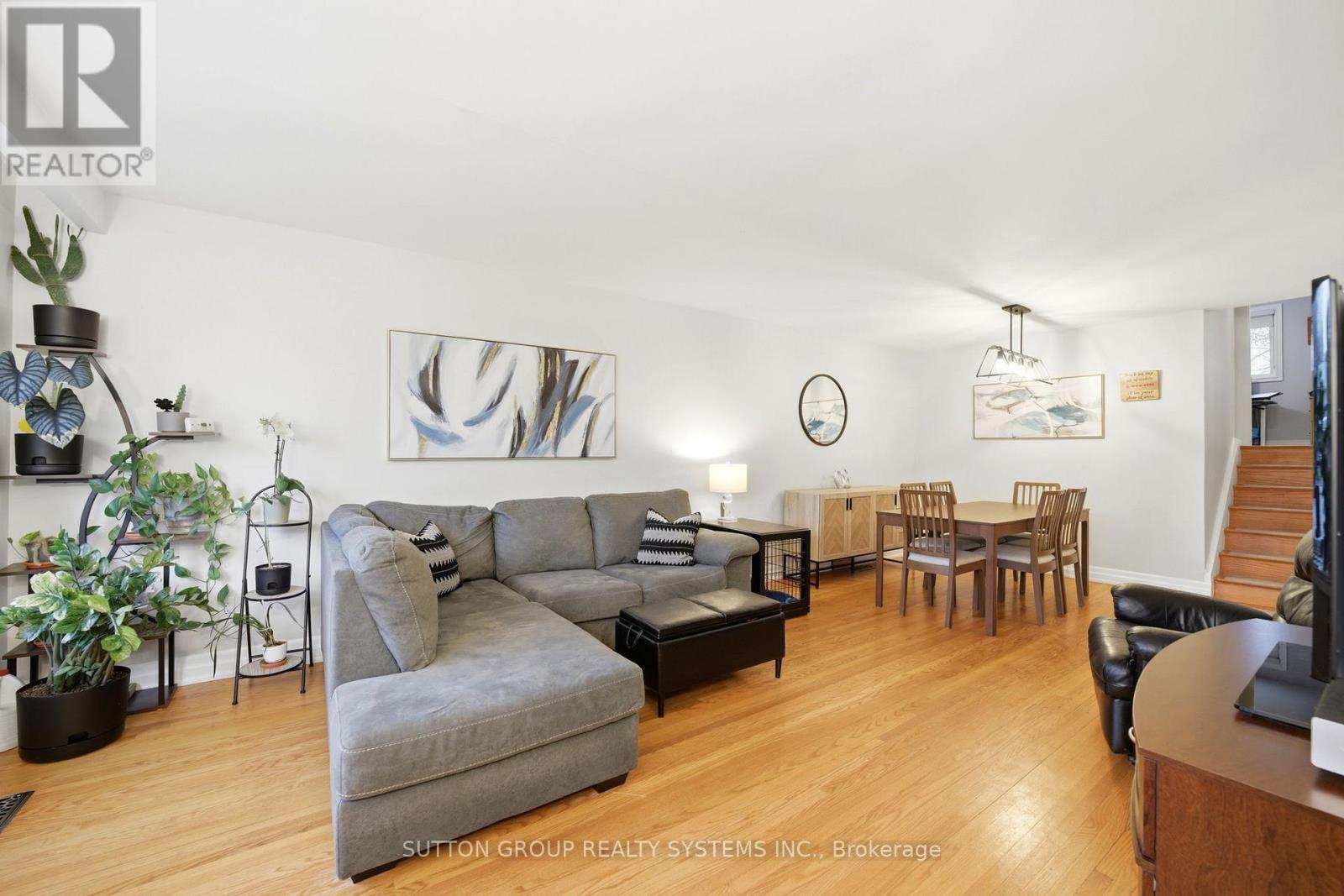 1535 Thetford Court, Mississauga, Ontario  L5J 3N2 - Photo 4 - W12962966