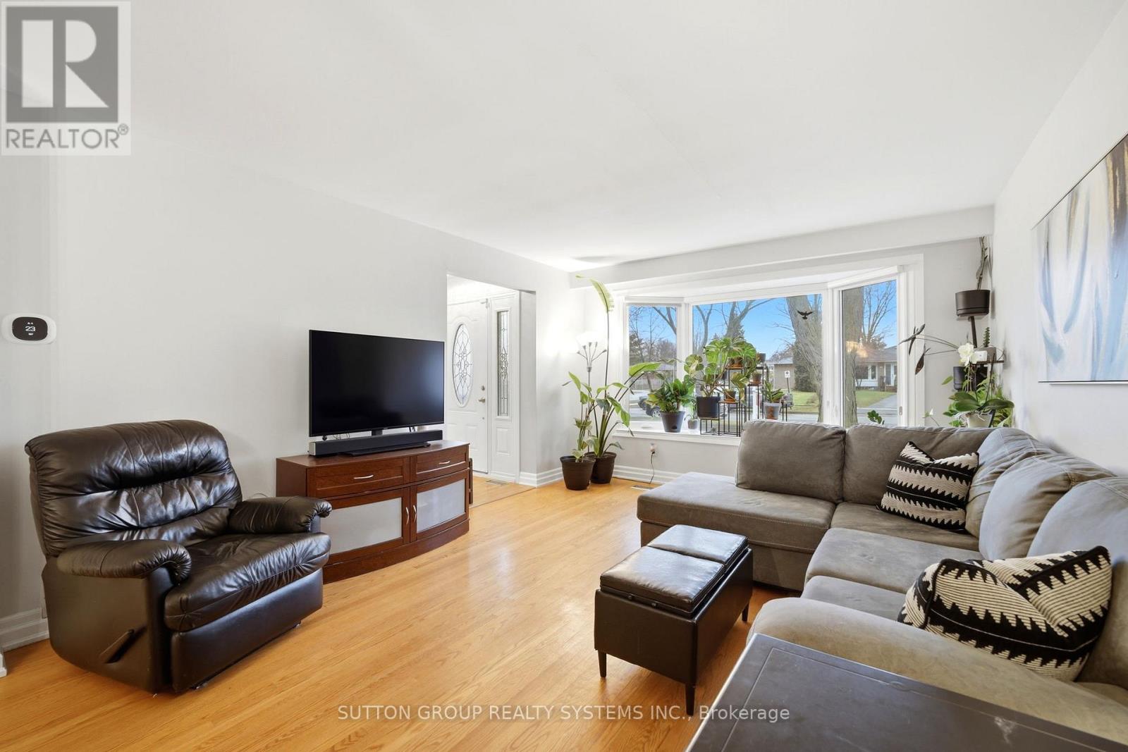 1535 Thetford Court, Mississauga, Ontario  L5J 3N2 - Photo 6 - W12962966