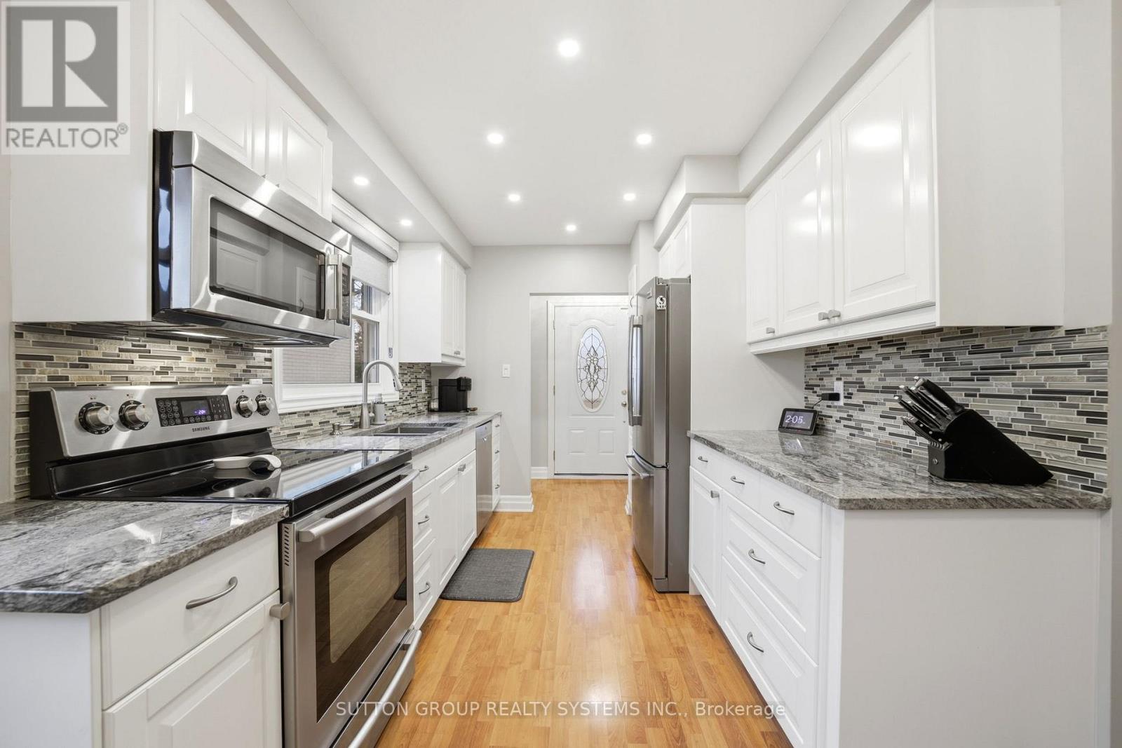 1535 Thetford Court, Mississauga, Ontario  L5J 3N2 - Photo 8 - W12962966