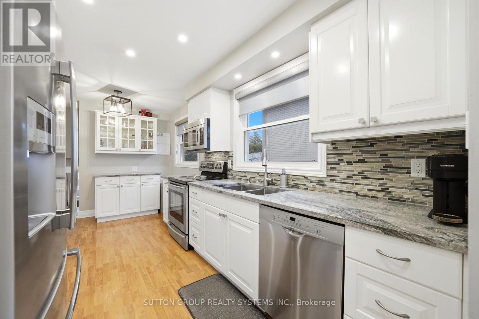 1535 Thetford Court, Mississauga, Ontario  L5J 3N2 - Photo 9 - W12962966