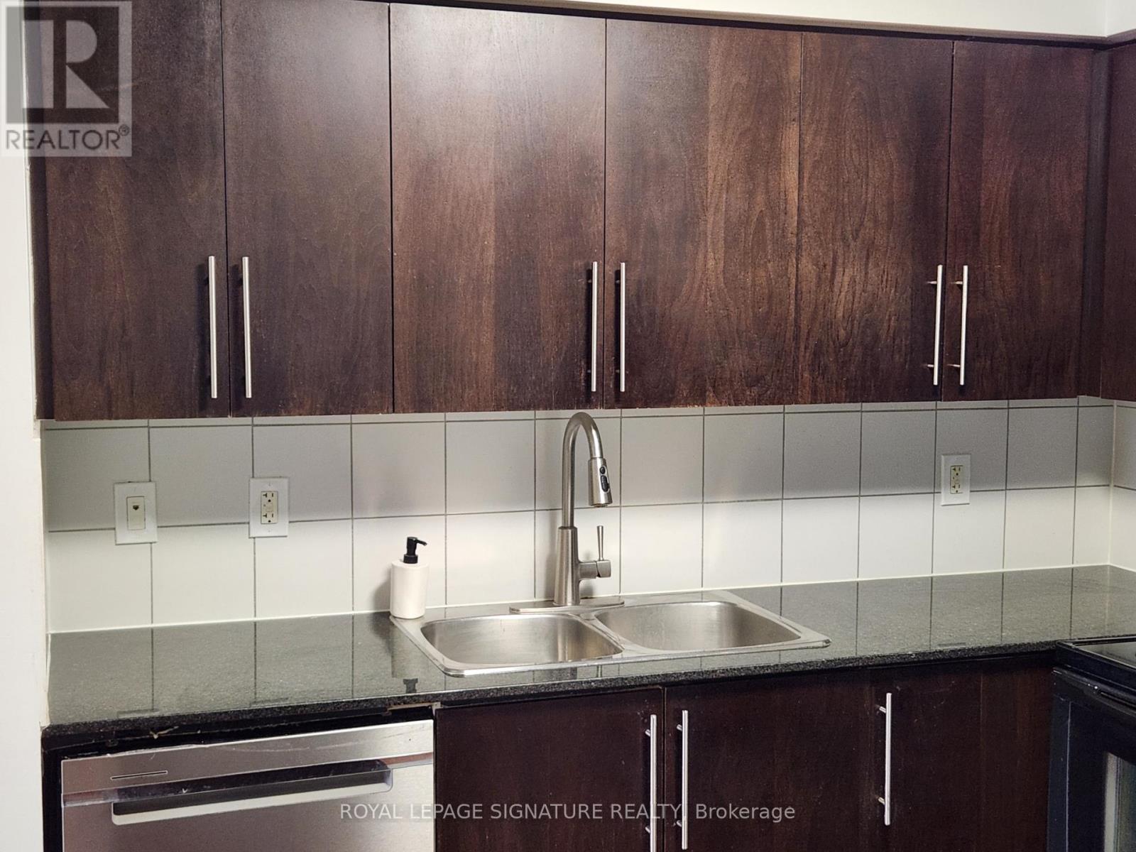 3009 - 310 Burnhamthorpe Road W, Mississauga, Ontario  L5B 4P9 - Photo 10 - W12962972