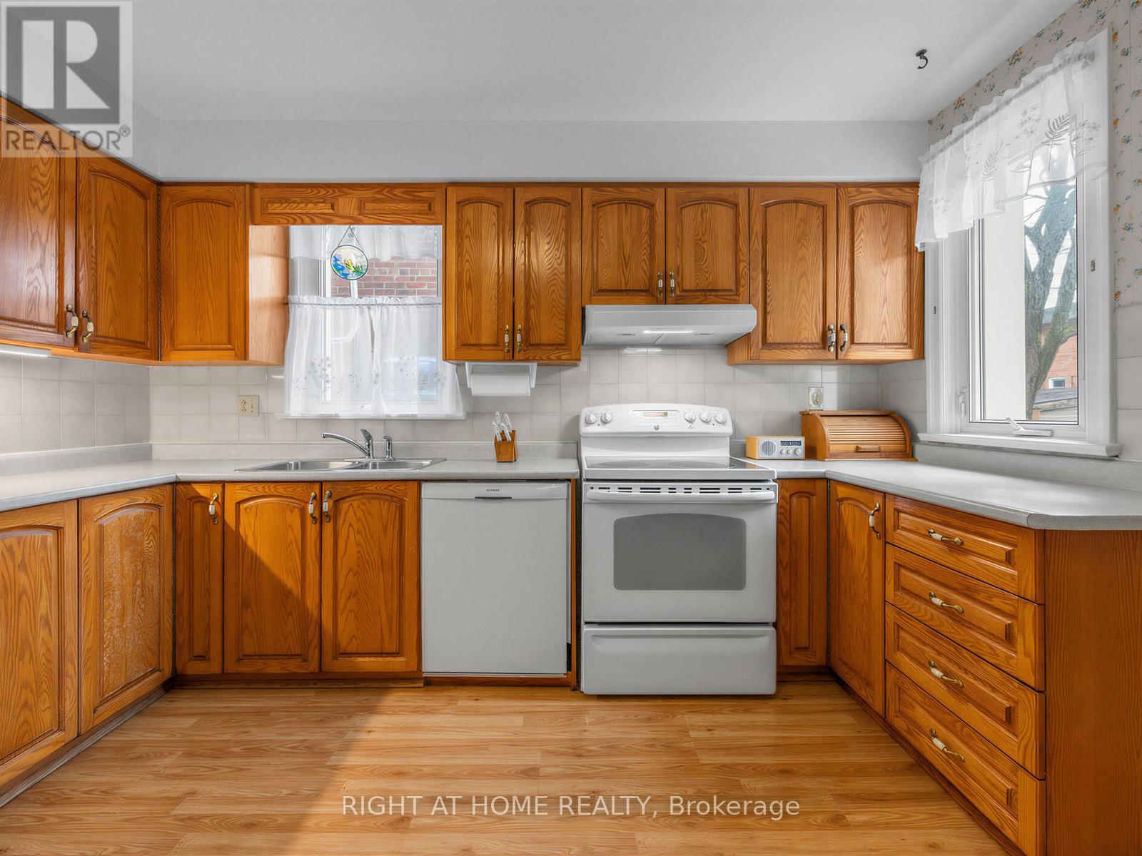 84 Shanly Street, Toronto, Ontario  M6H 1S7 - Photo 12 - W12963010