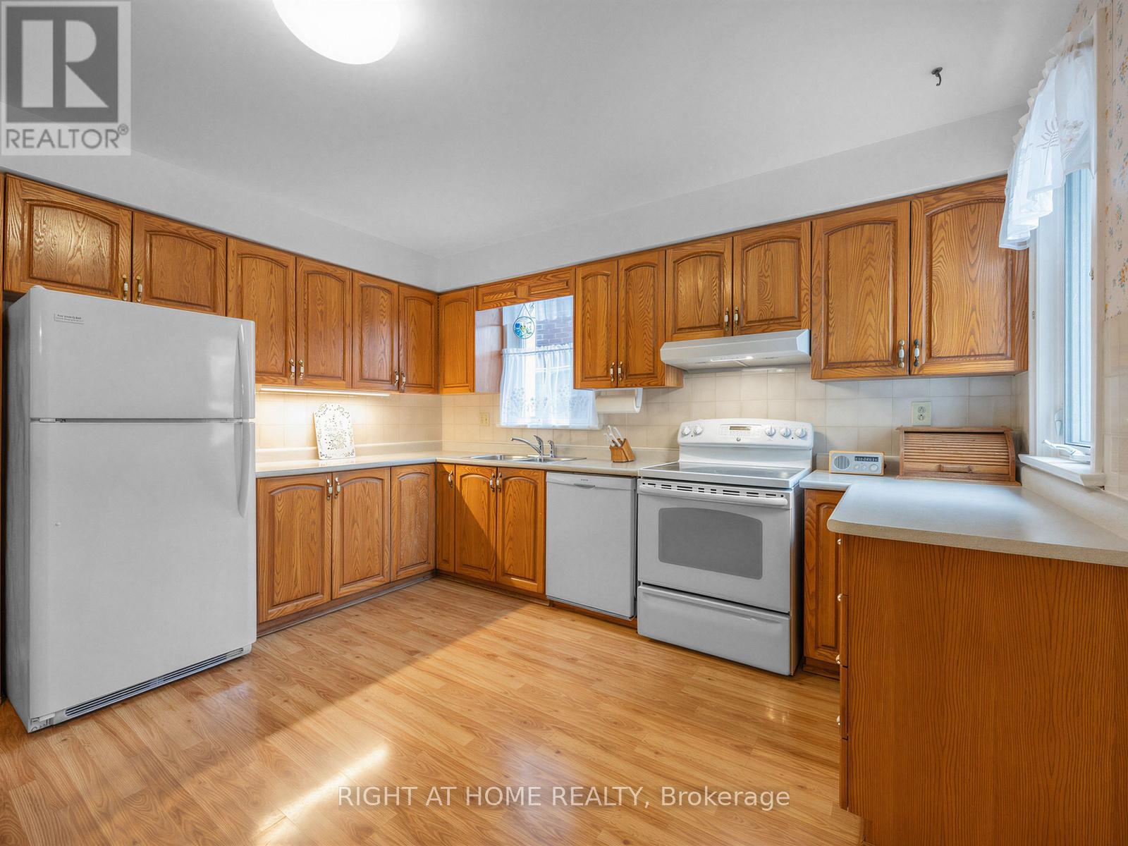 84 Shanly Street, Toronto, Ontario  M6H 1S7 - Photo 13 - W12963010