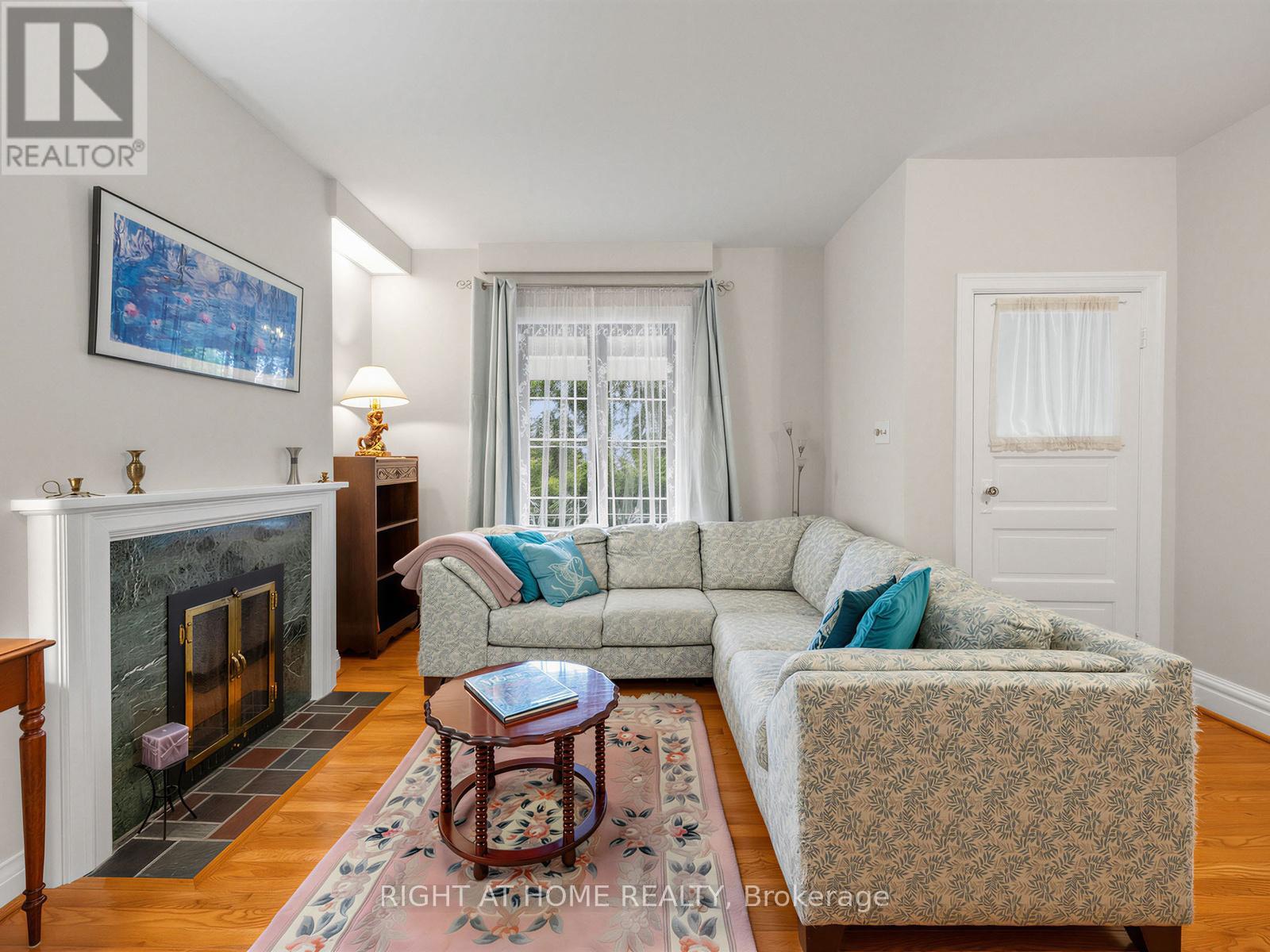 84 Shanly Street, Toronto, Ontario  M6H 1S7 - Photo 4 - W12963010