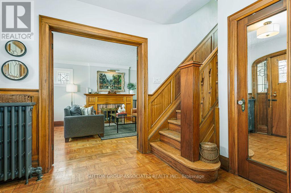 50 Thornhill Avenue, Toronto, Ontario  M6S 4C5 - Photo 11 - W12963034