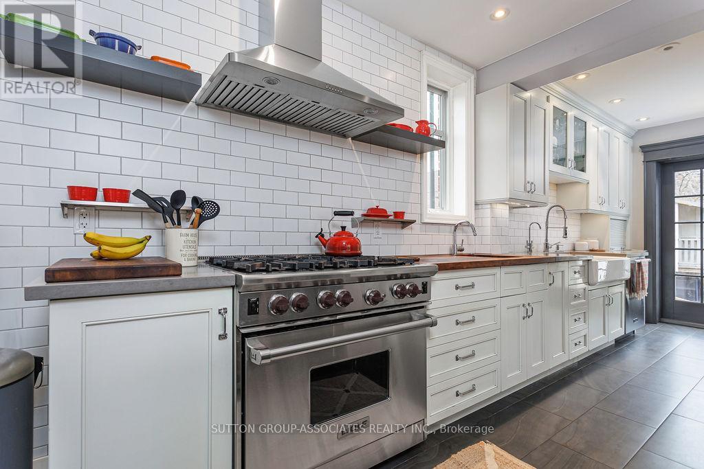 50 Thornhill Avenue, Toronto, Ontario  M6S 4C5 - Photo 19 - W12963034