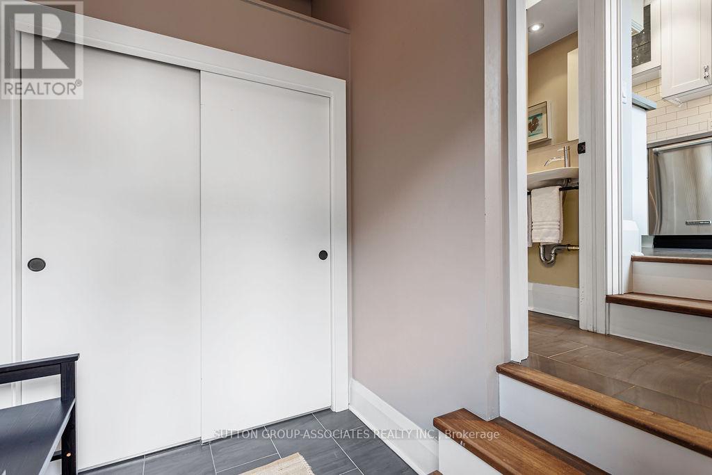 50 Thornhill Avenue, Toronto, Ontario  M6S 4C5 - Photo 22 - W12963034