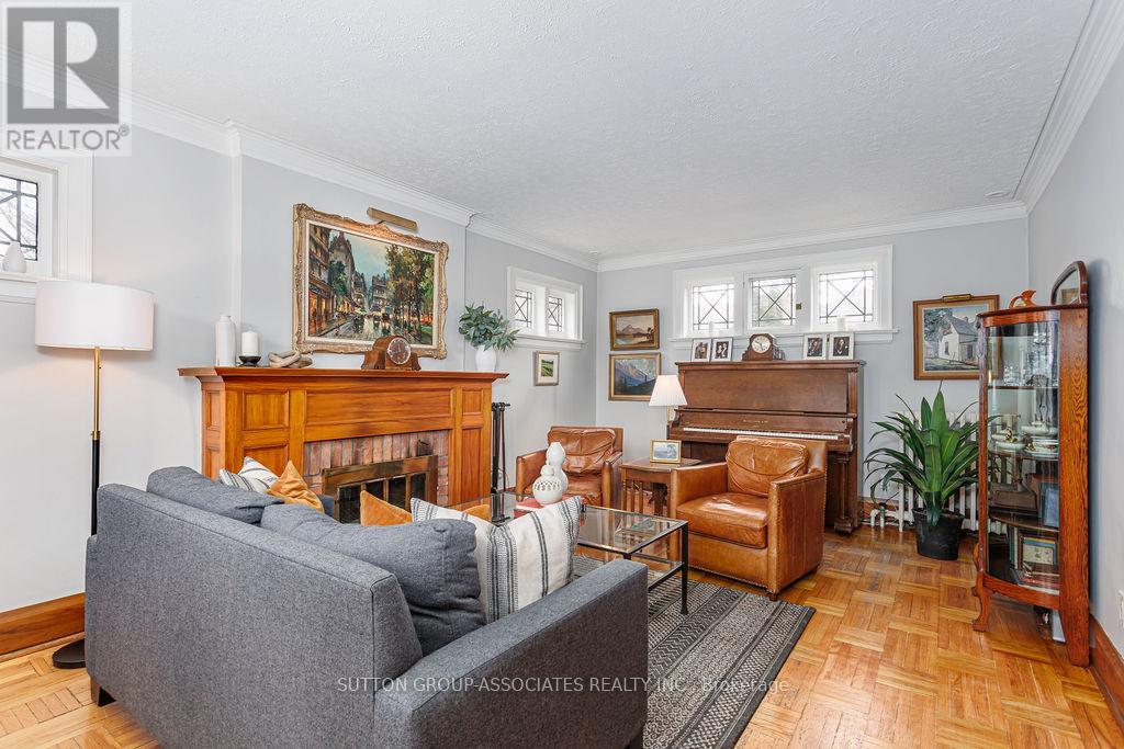 50 Thornhill Avenue, Toronto, Ontario  M6S 4C5 - Photo 7 - W12963034